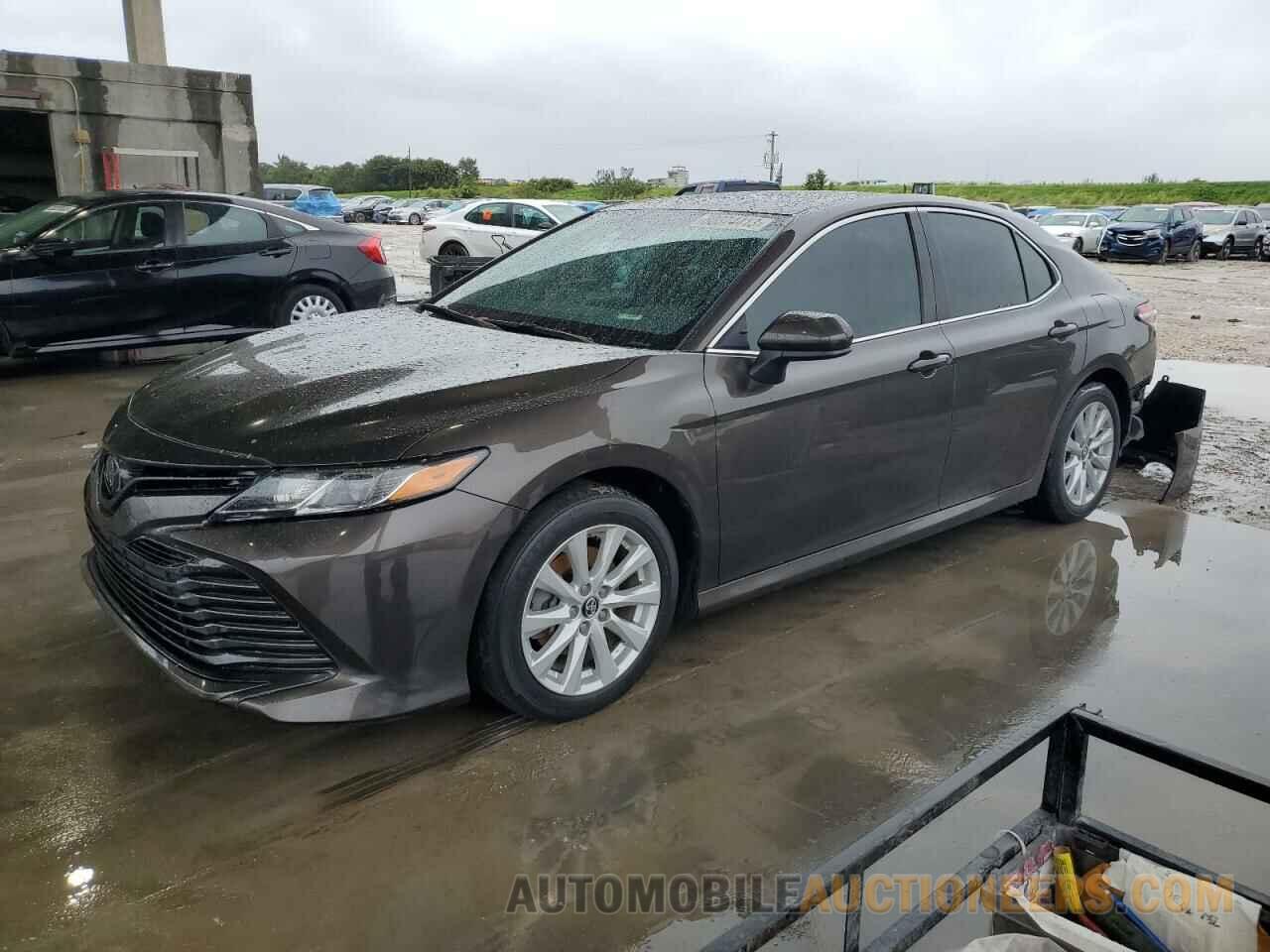 4T1B11HK2JU108627 TOYOTA CAMRY 2018