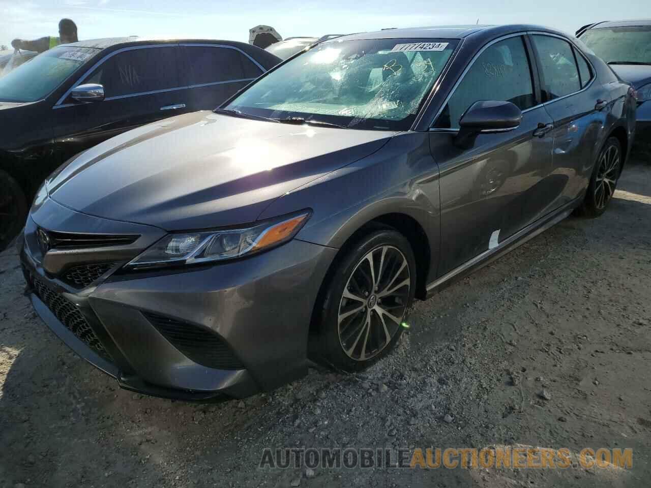 4T1B11HK2JU110507 TOYOTA CAMRY 2018