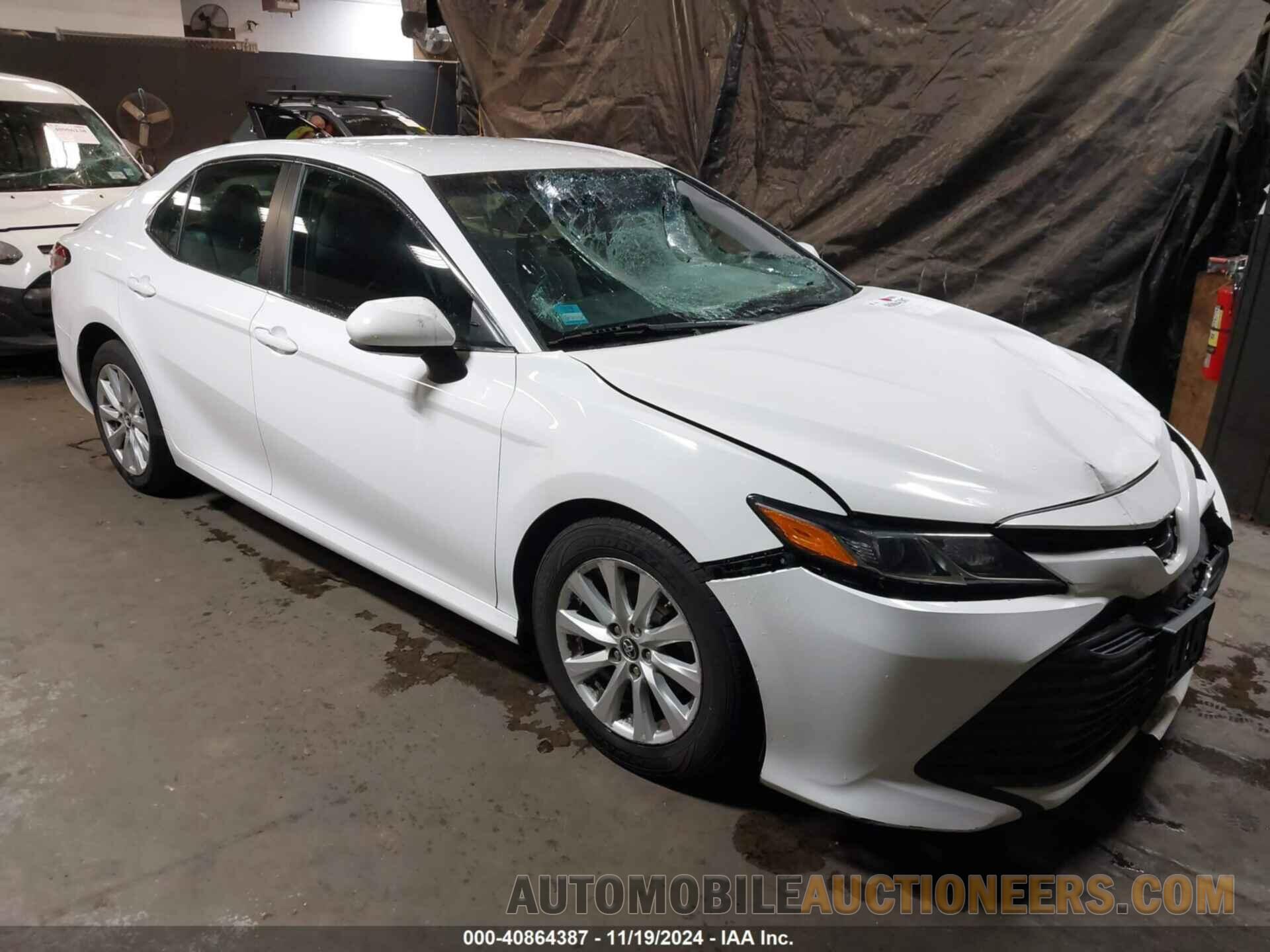 4T1B11HK2JU113889 TOYOTA CAMRY 2018