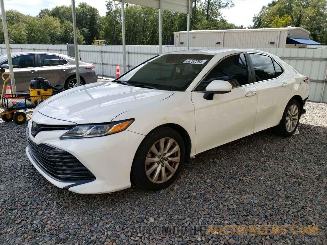 4T1B11HK2JU114203 TOYOTA CAMRY 2018