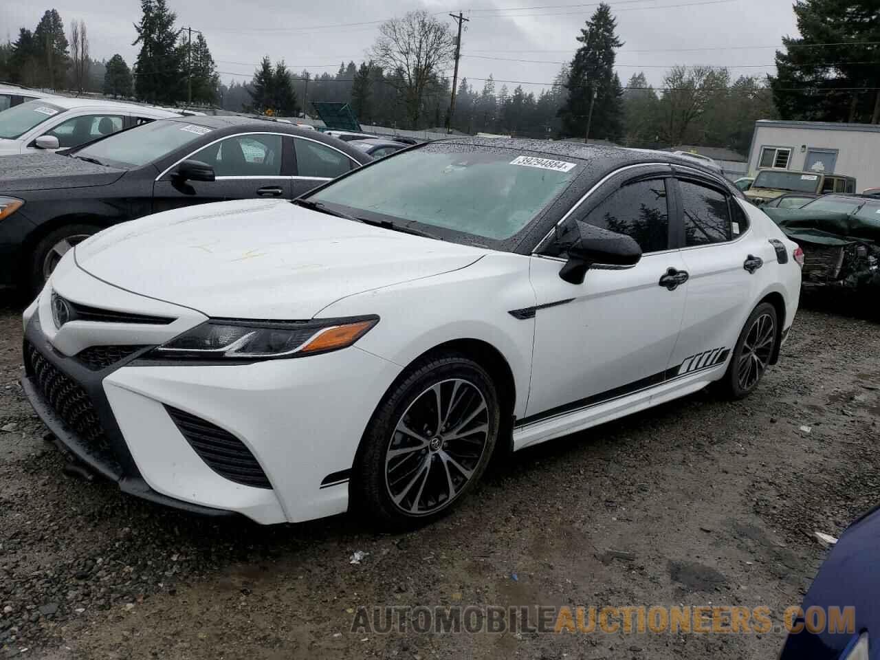 4T1B11HK2JU116811 TOYOTA CAMRY 2018