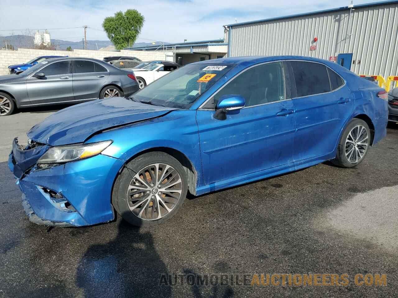 4T1B11HK2JU120745 TOYOTA CAMRY 2018