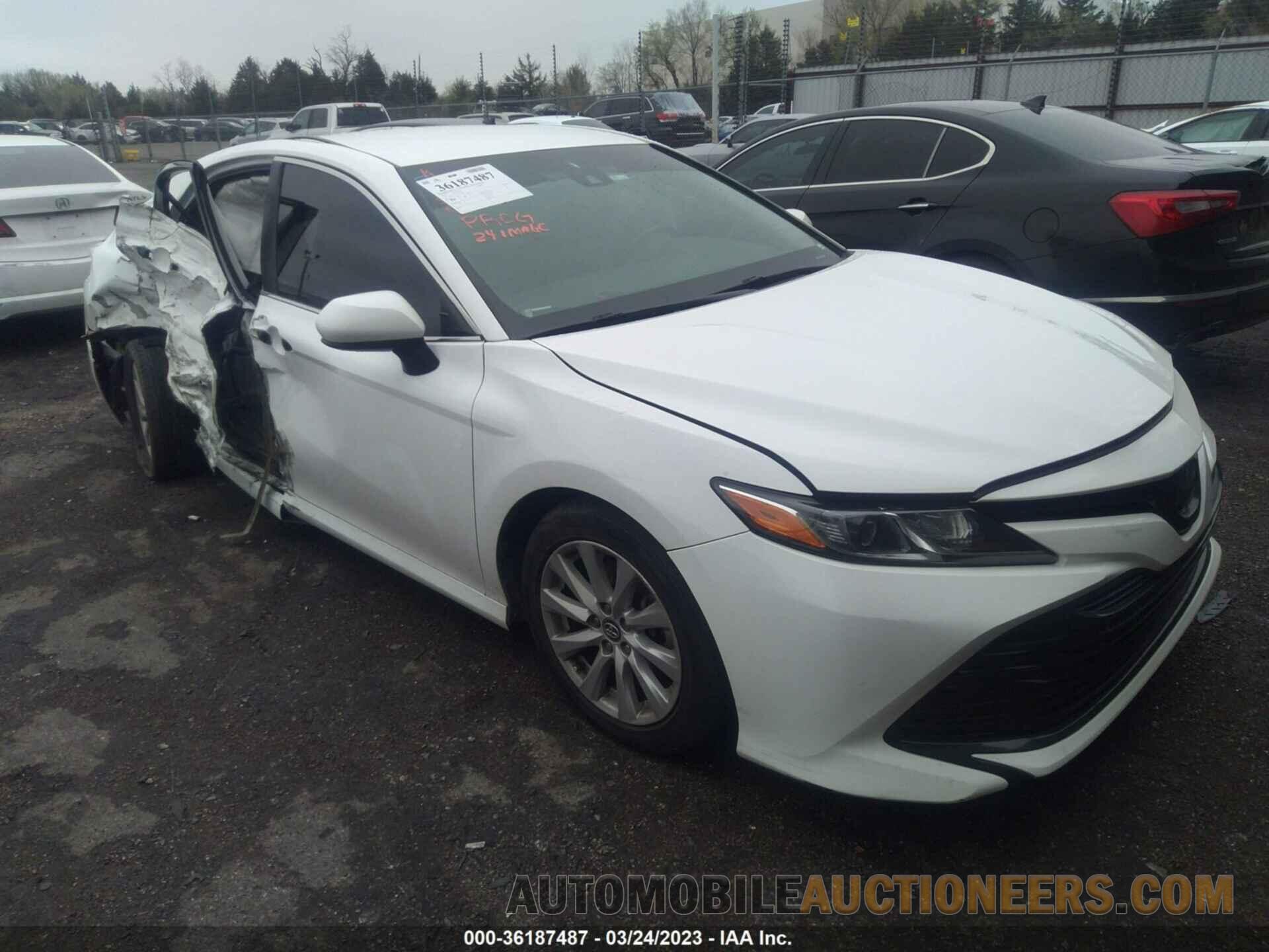 4T1B11HK2JU125055 TOYOTA CAMRY 2018