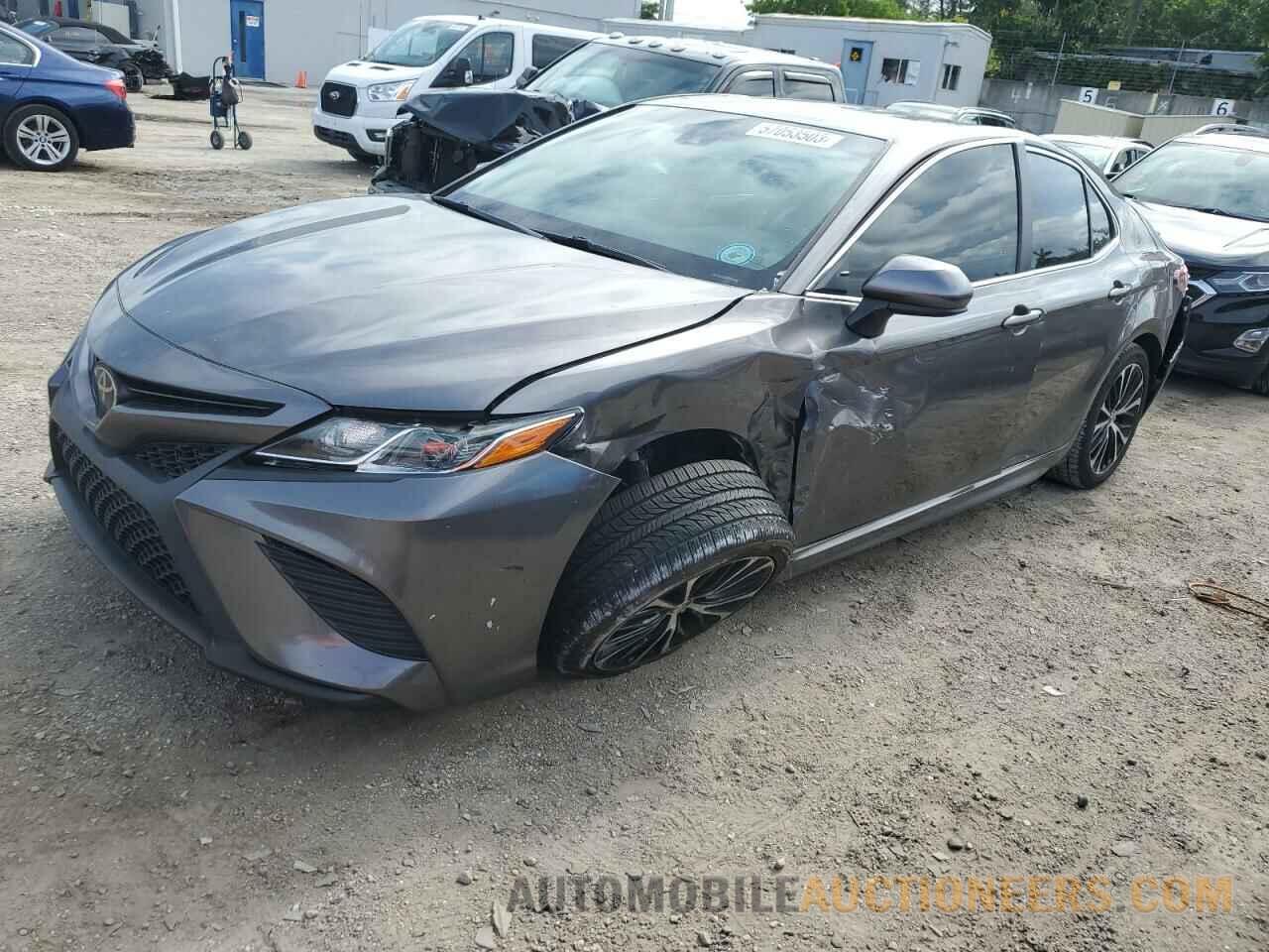 4T1B11HK2JU125444 TOYOTA CAMRY 2018