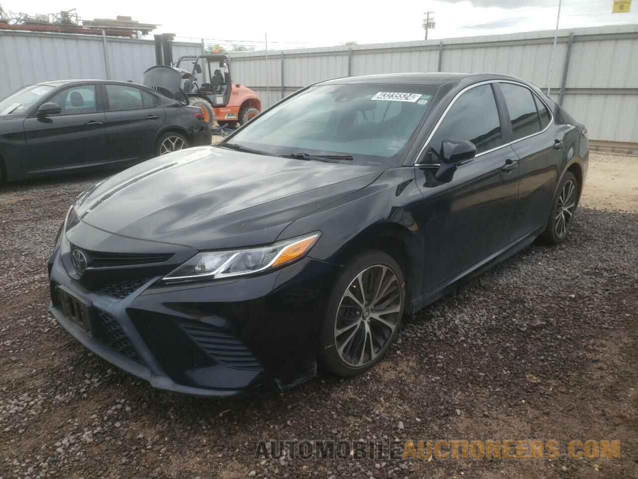 4T1B11HK2JU125637 TOYOTA CAMRY 2018