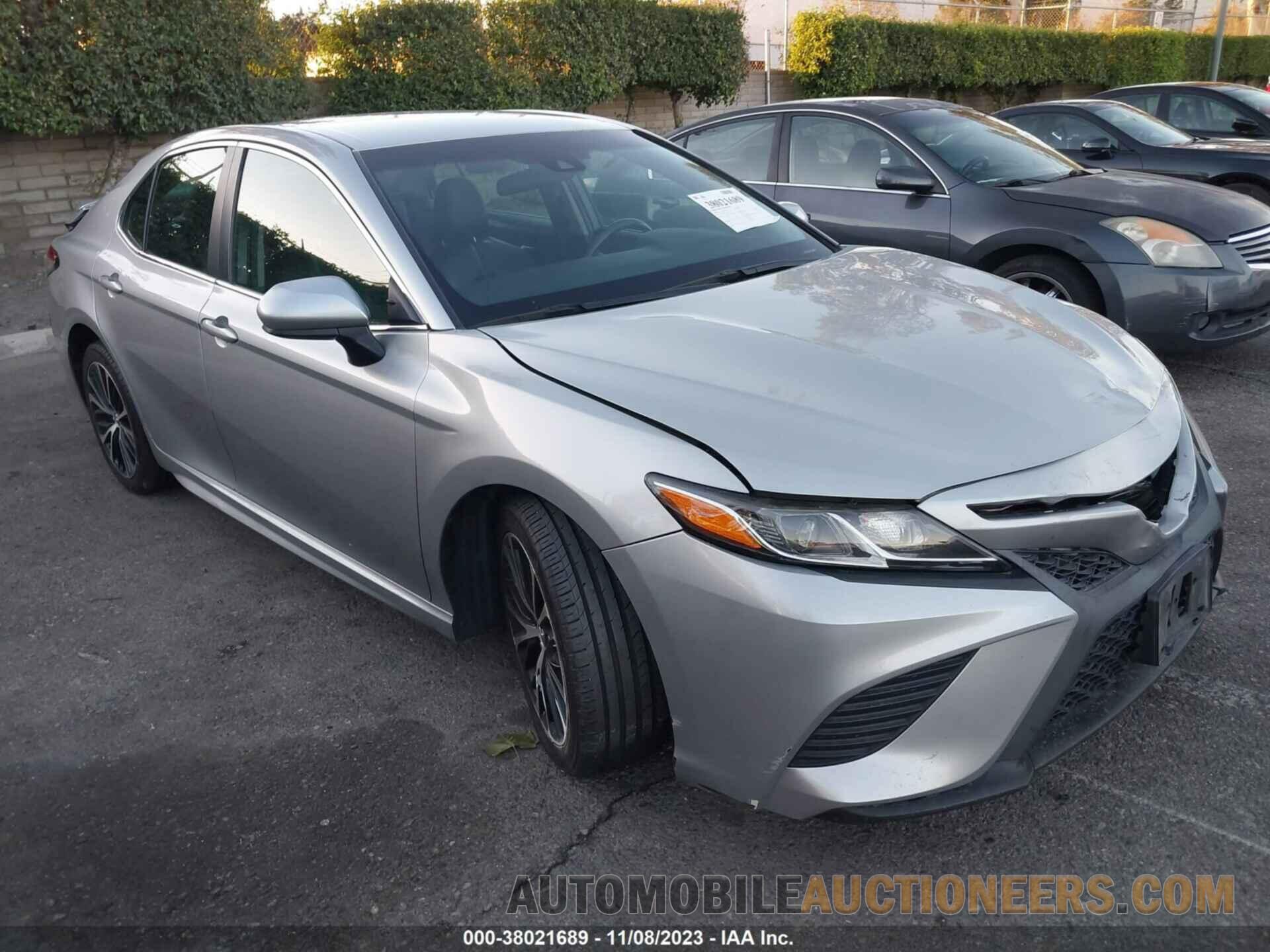 4T1B11HK2JU127713 TOYOTA CAMRY 2018