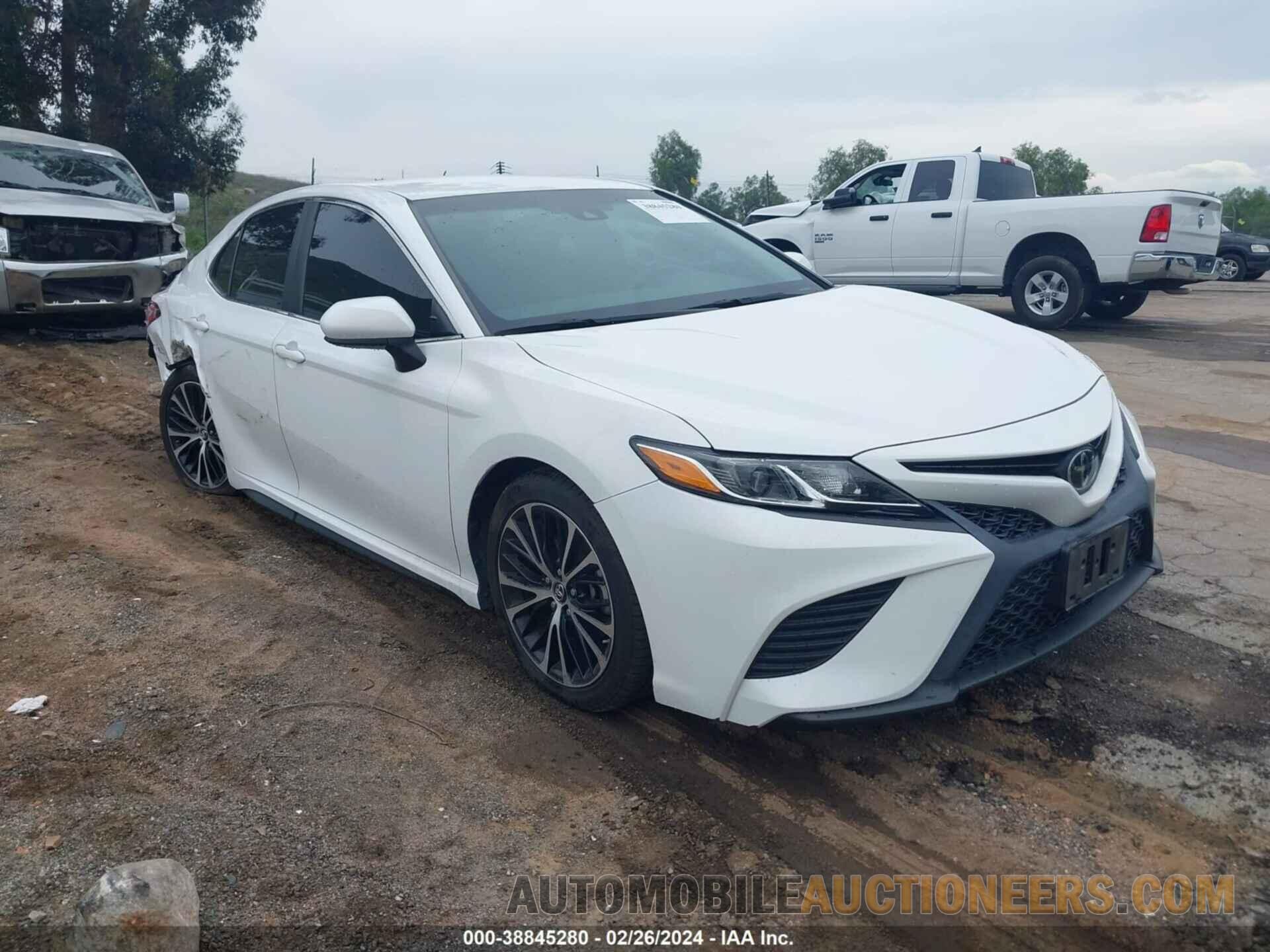 4T1B11HK2JU128053 TOYOTA CAMRY 2018