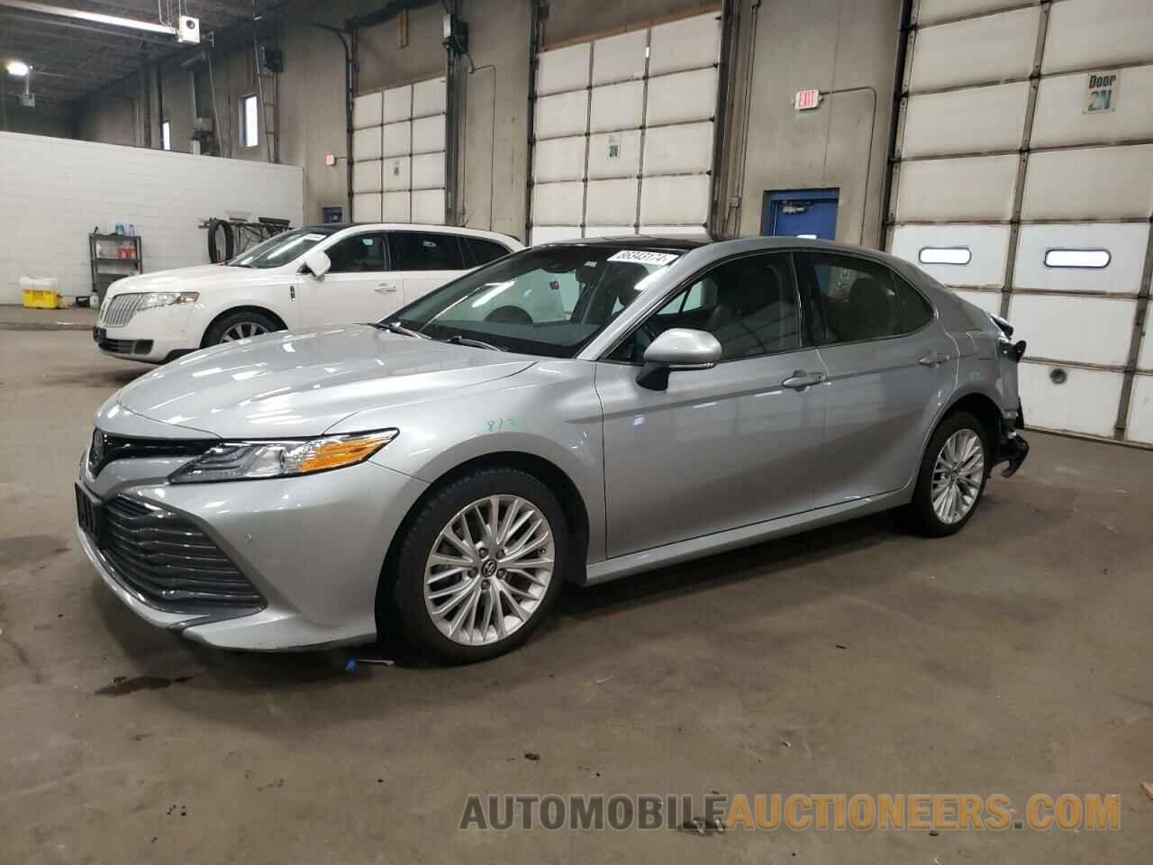 4T1B11HK2JU131079 TOYOTA CAMRY 2018