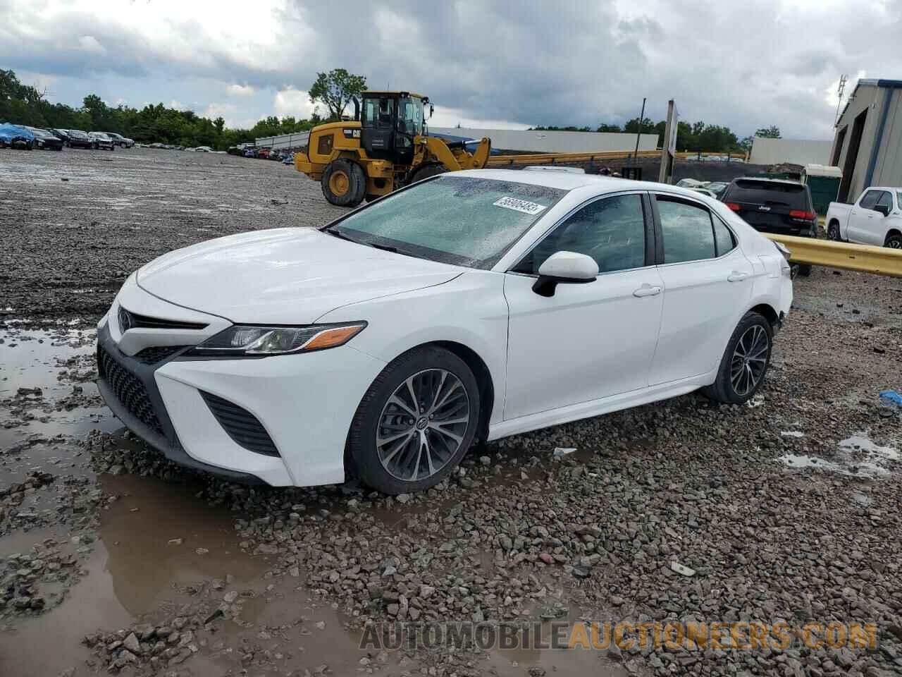 4T1B11HK2JU131664 TOYOTA CAMRY 2018