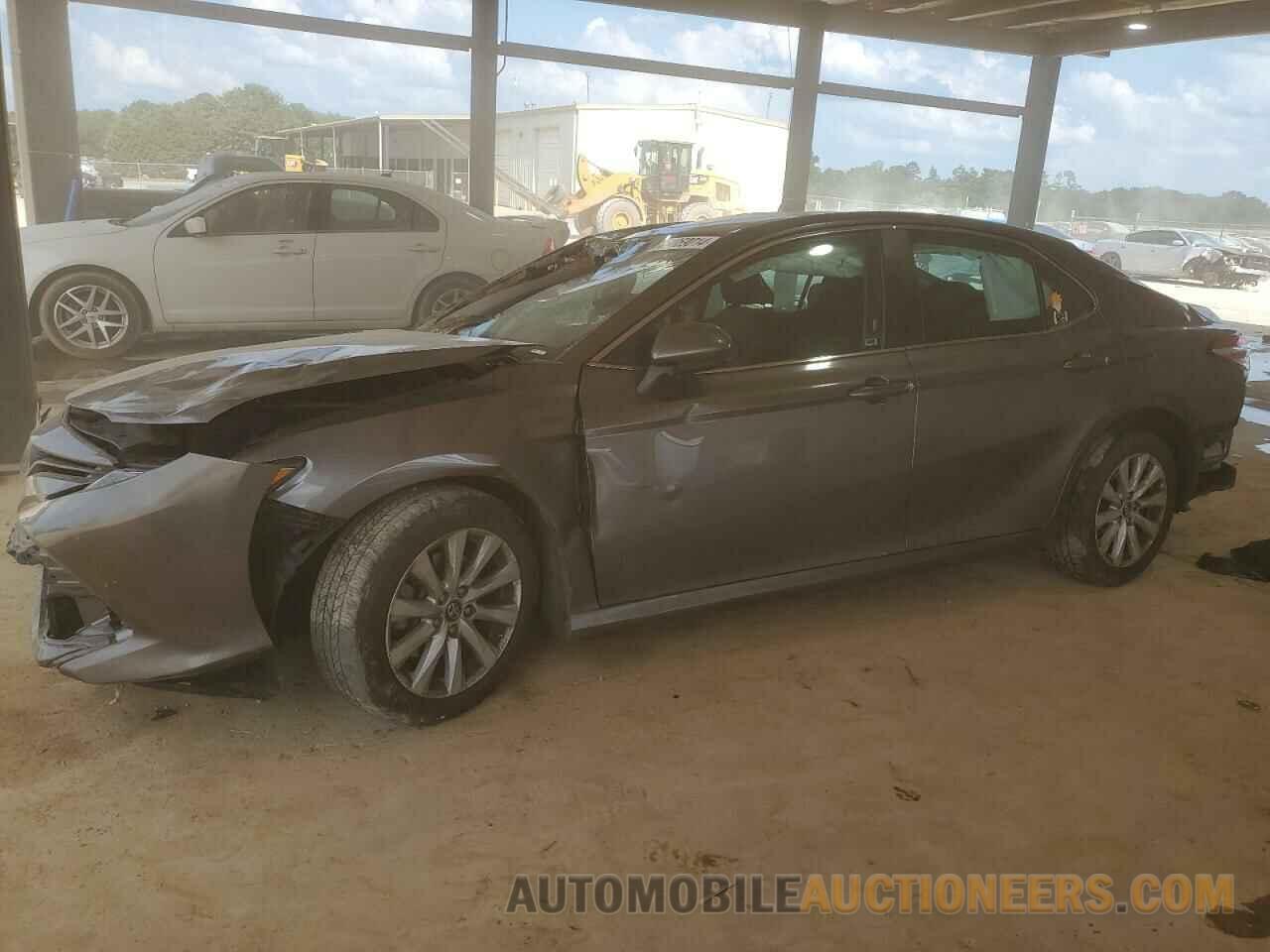 4T1B11HK2JU132670 TOYOTA CAMRY 2018