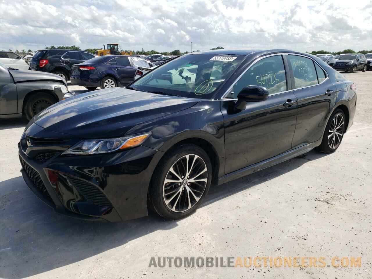 4T1B11HK2JU133737 TOYOTA CAMRY 2018