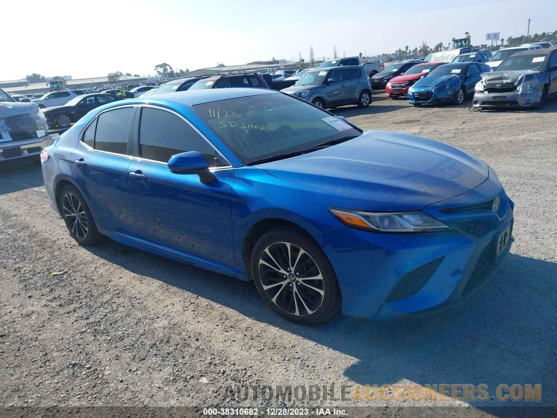 4T1B11HK2JU134614 TOYOTA CAMRY 2018