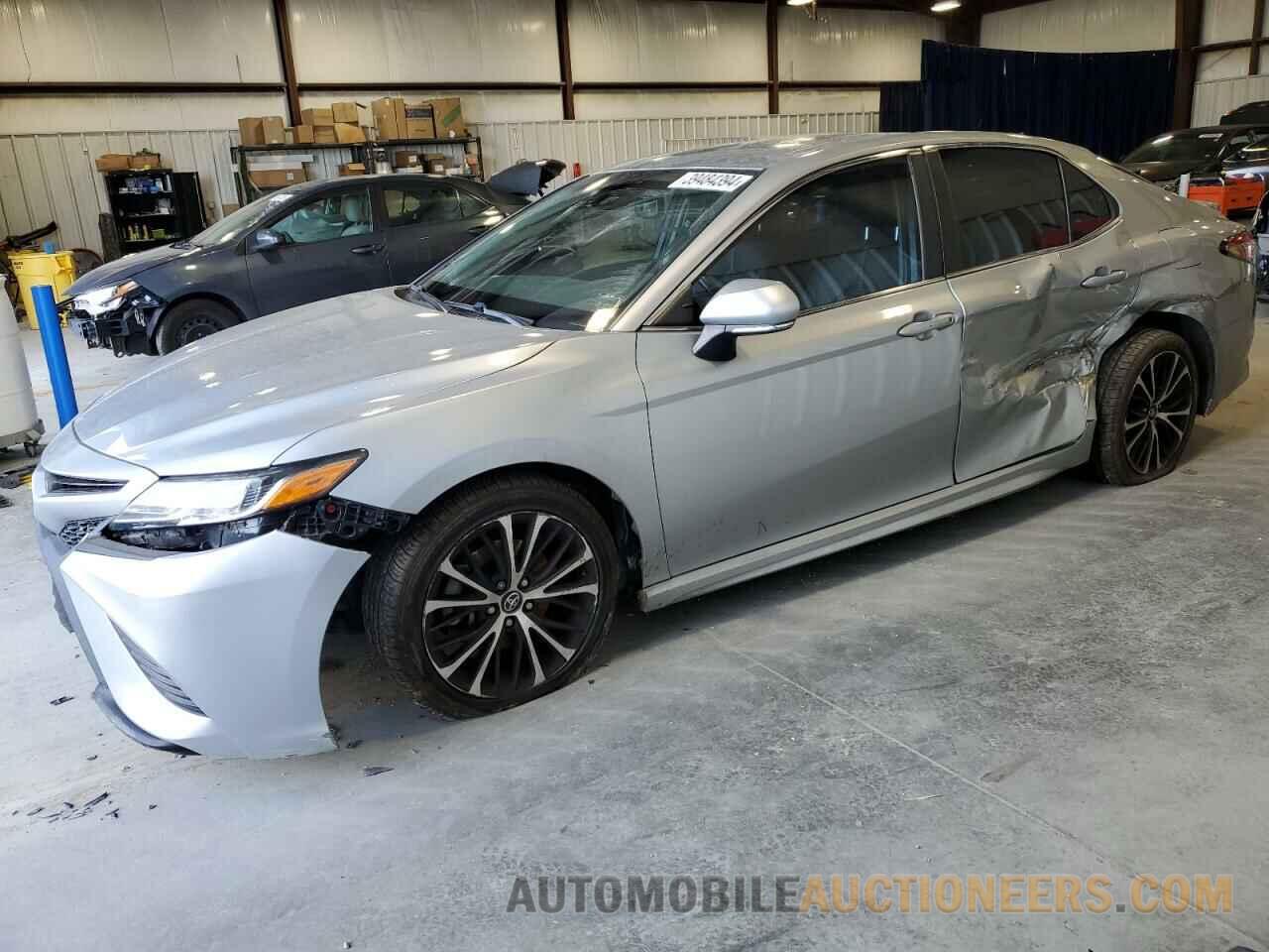 4T1B11HK2JU135245 TOYOTA CAMRY 2018