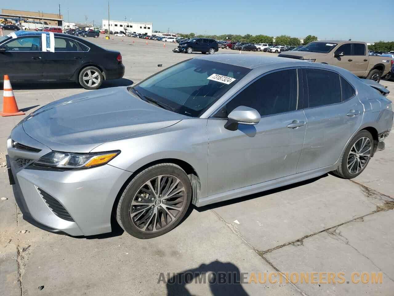 4T1B11HK2JU135715 TOYOTA CAMRY 2018