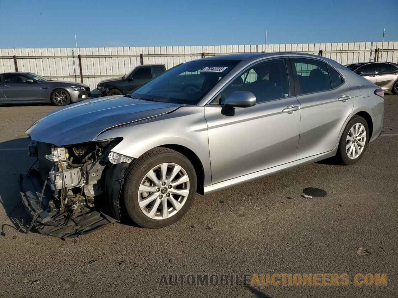 4T1B11HK2JU139277 TOYOTA CAMRY 2018