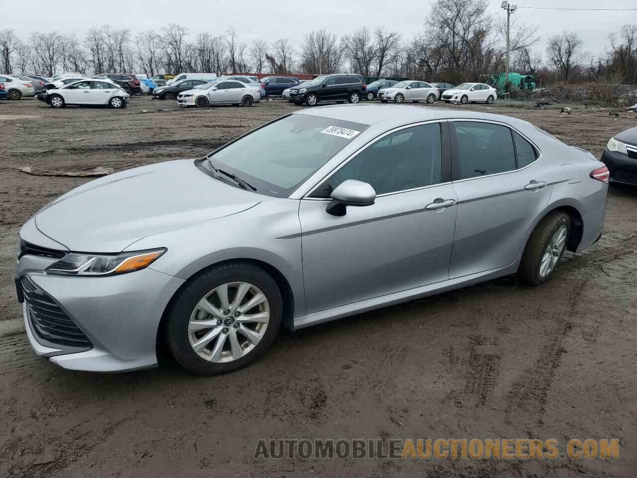 4T1B11HK2JU140560 TOYOTA CAMRY 2018