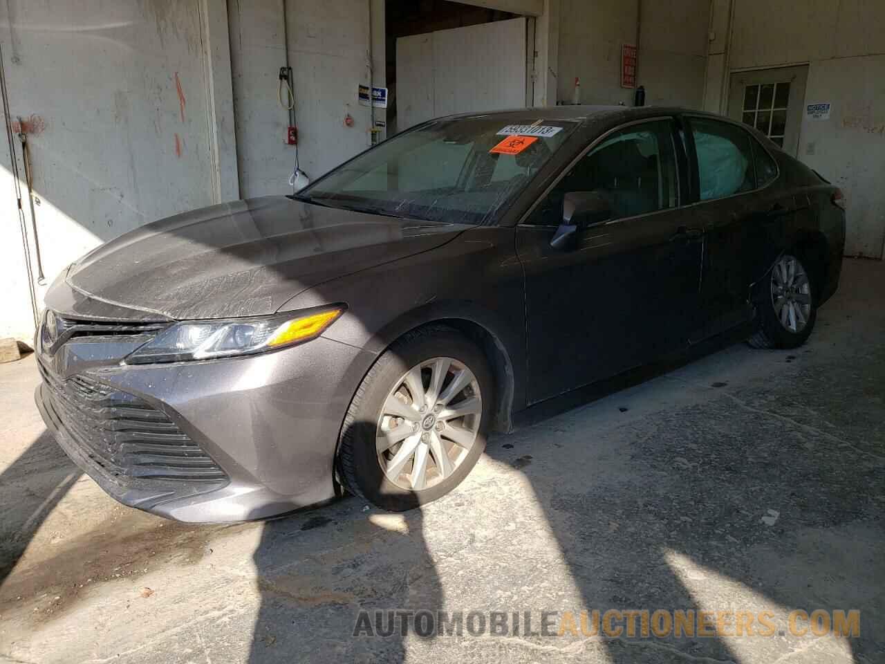 4T1B11HK2JU140963 TOYOTA CAMRY 2018