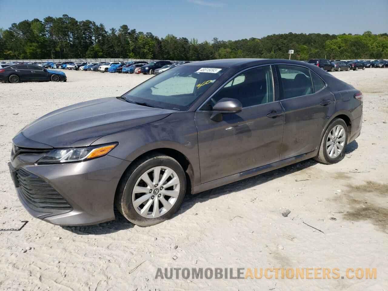 4T1B11HK2JU141286 TOYOTA CAMRY 2018