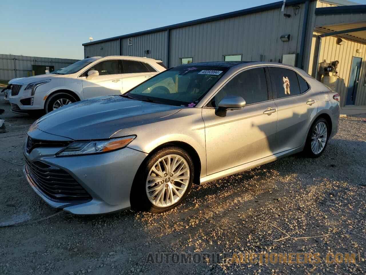 4T1B11HK2JU142163 TOYOTA CAMRY 2018