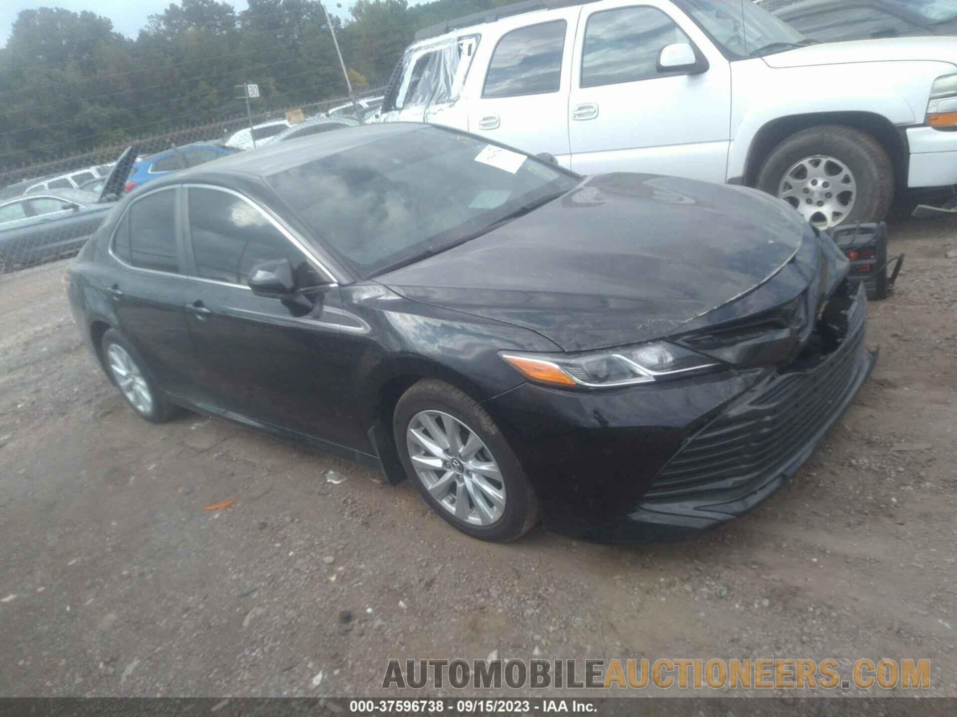 4T1B11HK2JU148822 TOYOTA CAMRY 2018