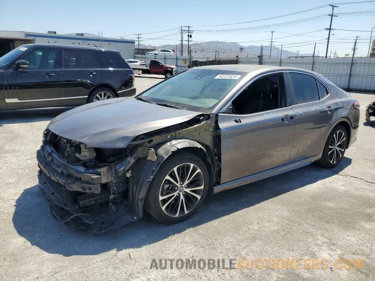 4T1B11HK2JU152370 TOYOTA CAMRY 2018