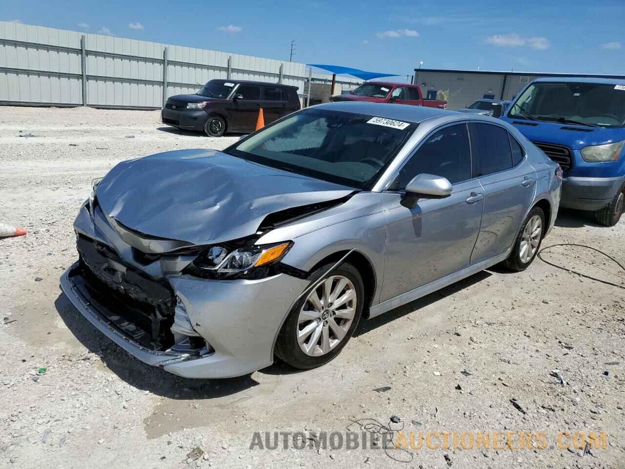 4T1B11HK2JU152899 TOYOTA CAMRY 2018