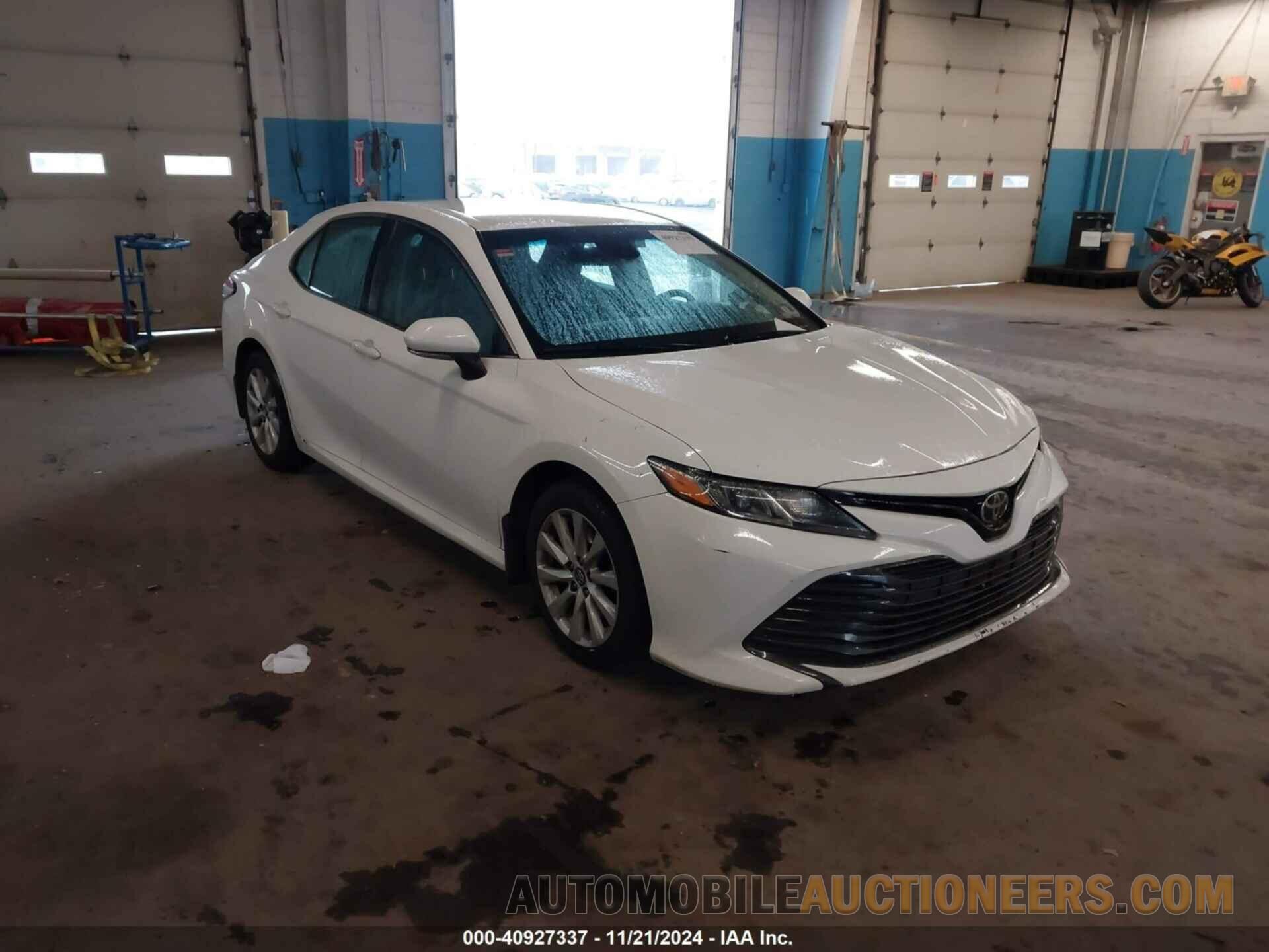 4T1B11HK2JU153163 TOYOTA CAMRY 2018