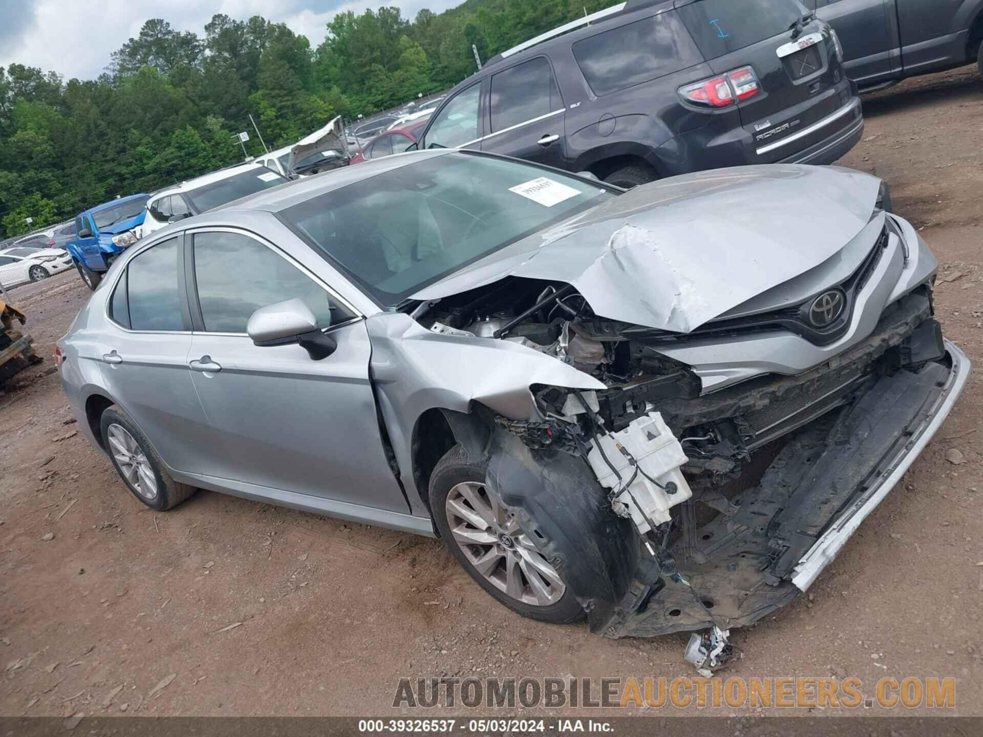 4T1B11HK2JU153230 TOYOTA CAMRY 2018