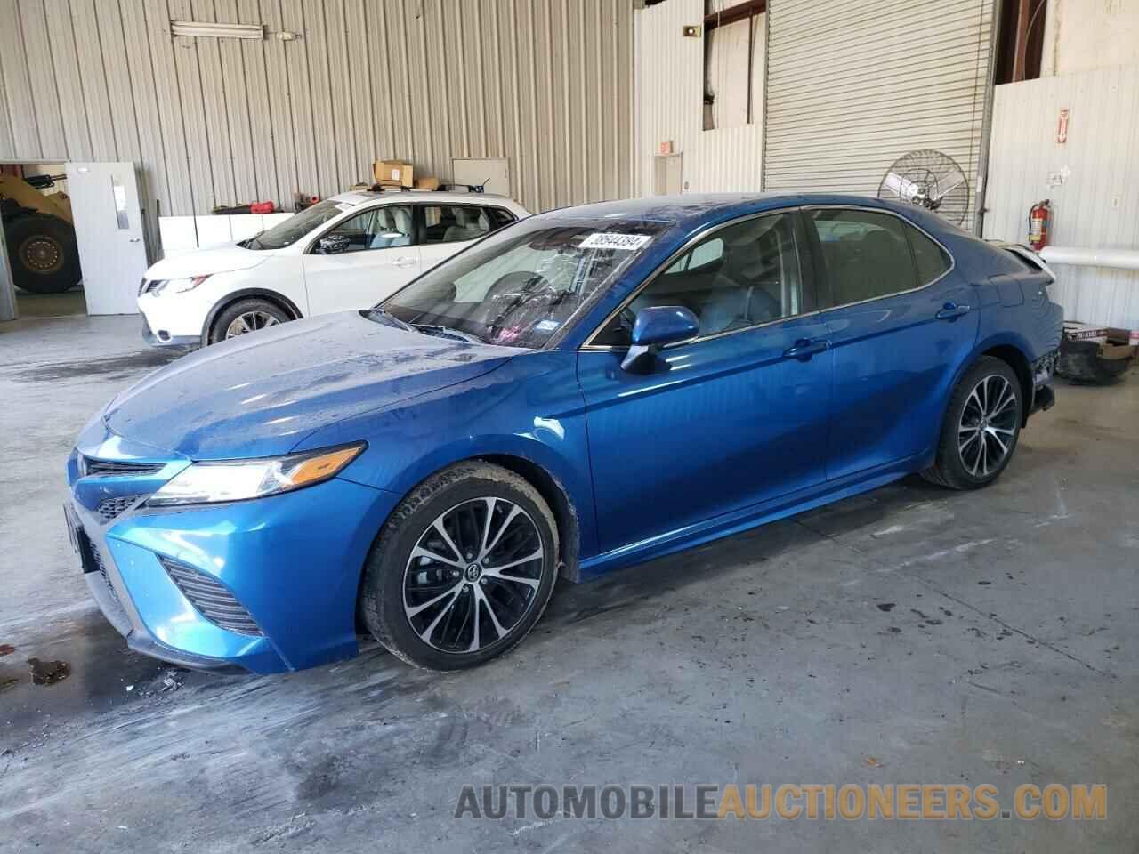 4T1B11HK2JU153499 TOYOTA CAMRY 2018