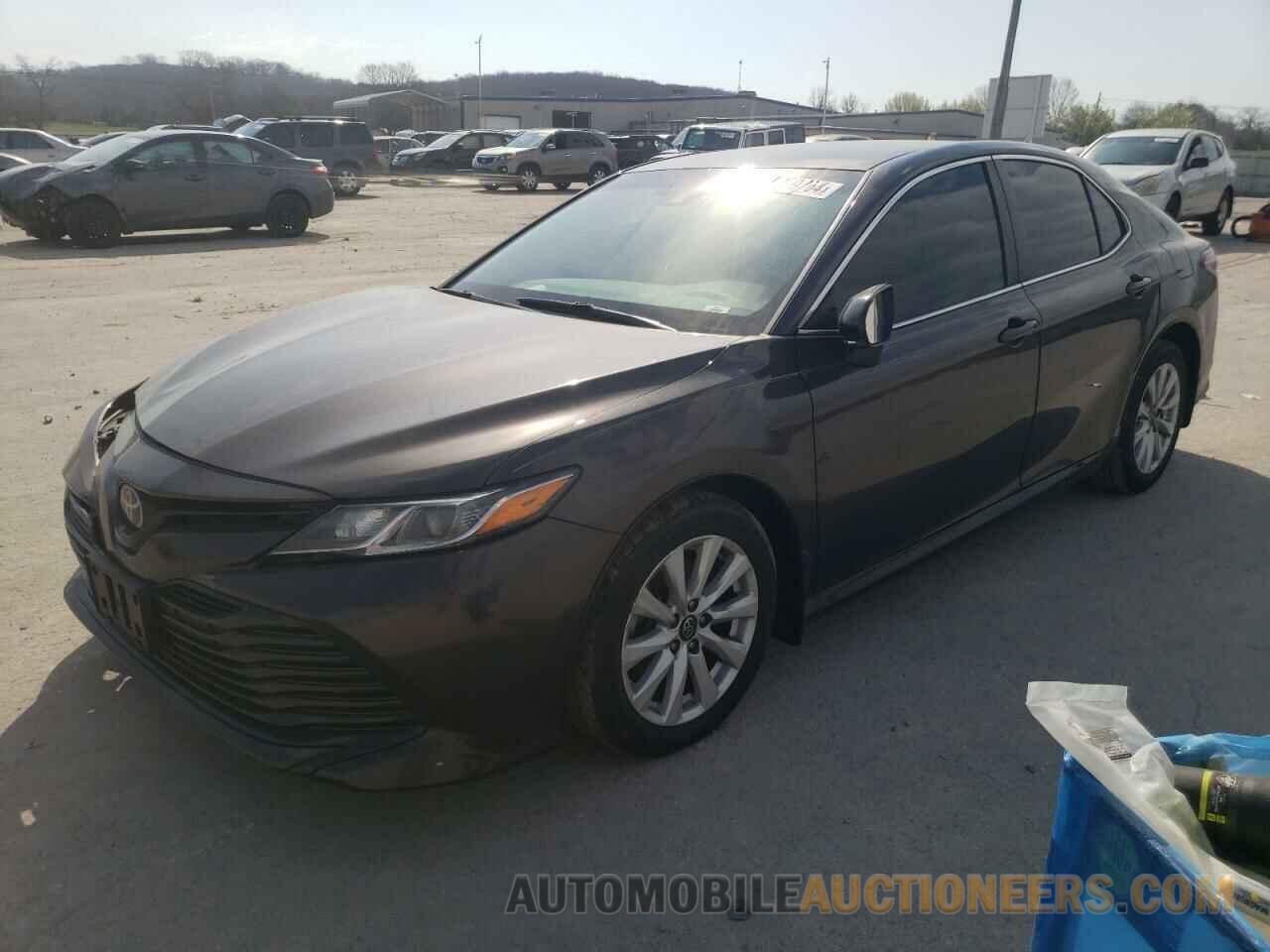 4T1B11HK2JU158895 TOYOTA CAMRY 2018