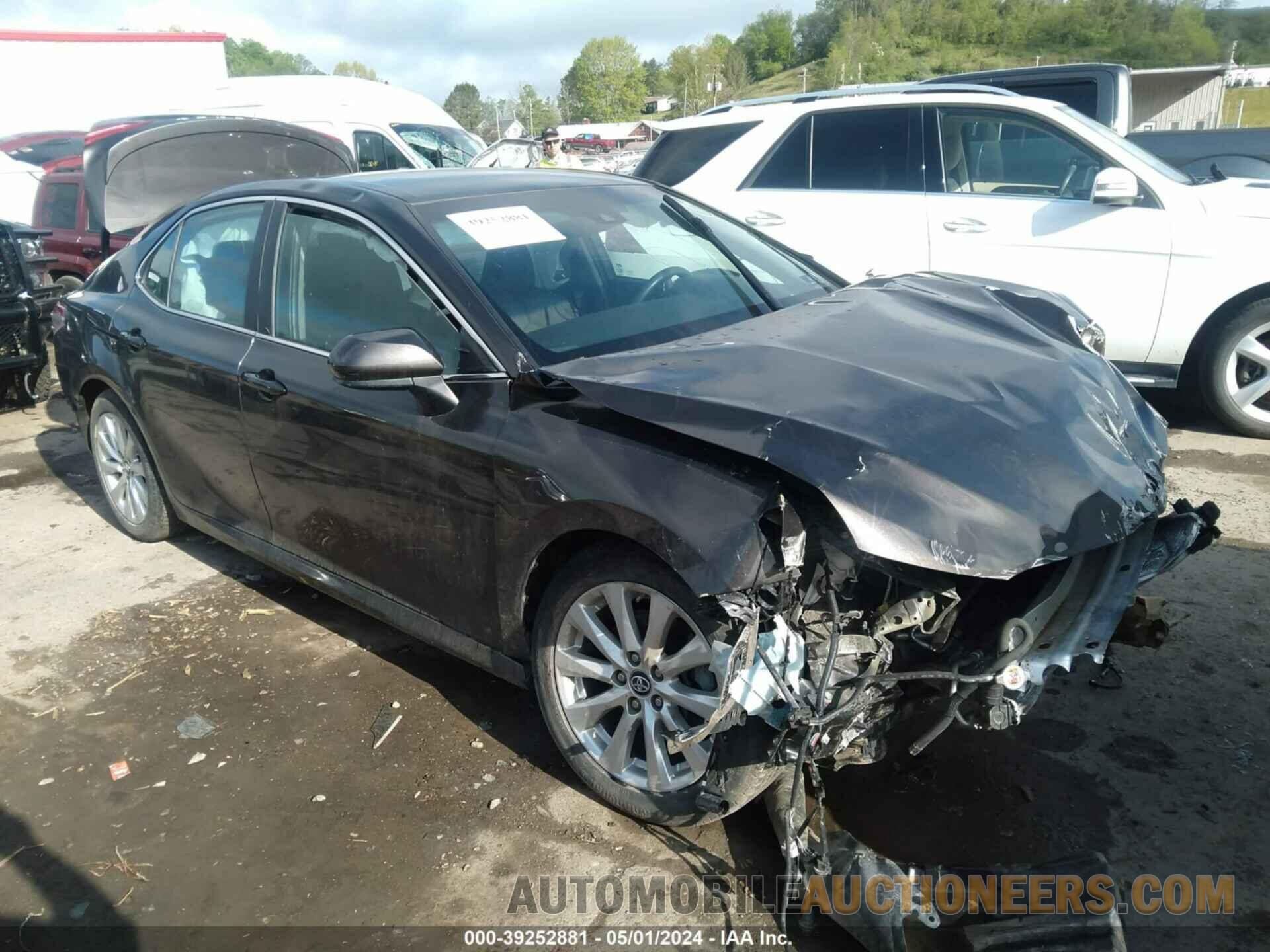 4T1B11HK2JU504119 TOYOTA CAMRY 2018