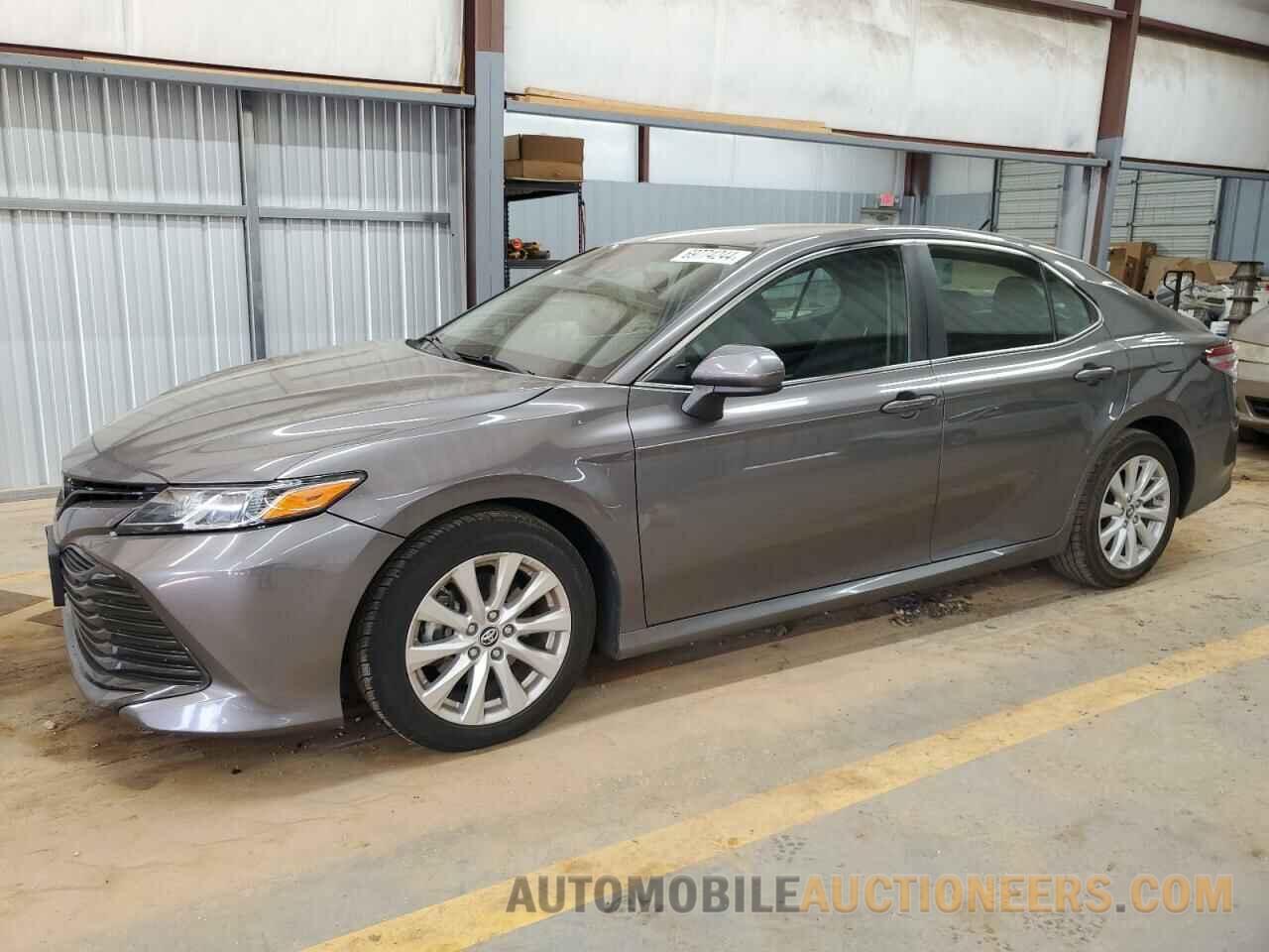 4T1B11HK2JU504220 TOYOTA CAMRY 2018