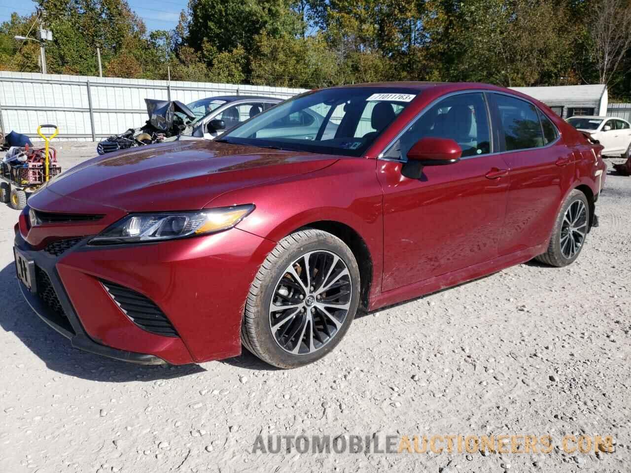 4T1B11HK2JU504301 TOYOTA CAMRY 2018