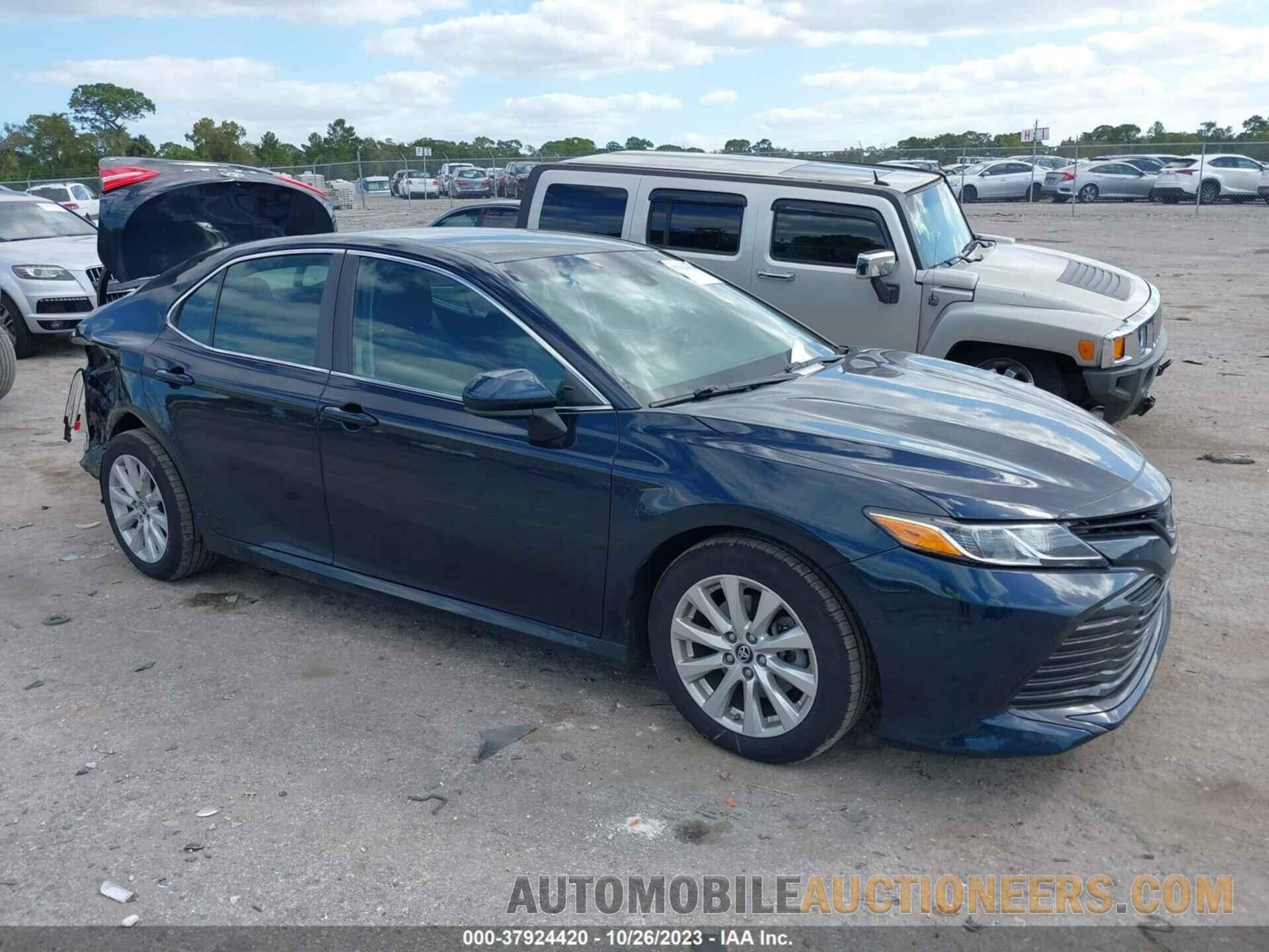 4T1B11HK2JU507506 TOYOTA CAMRY 2018