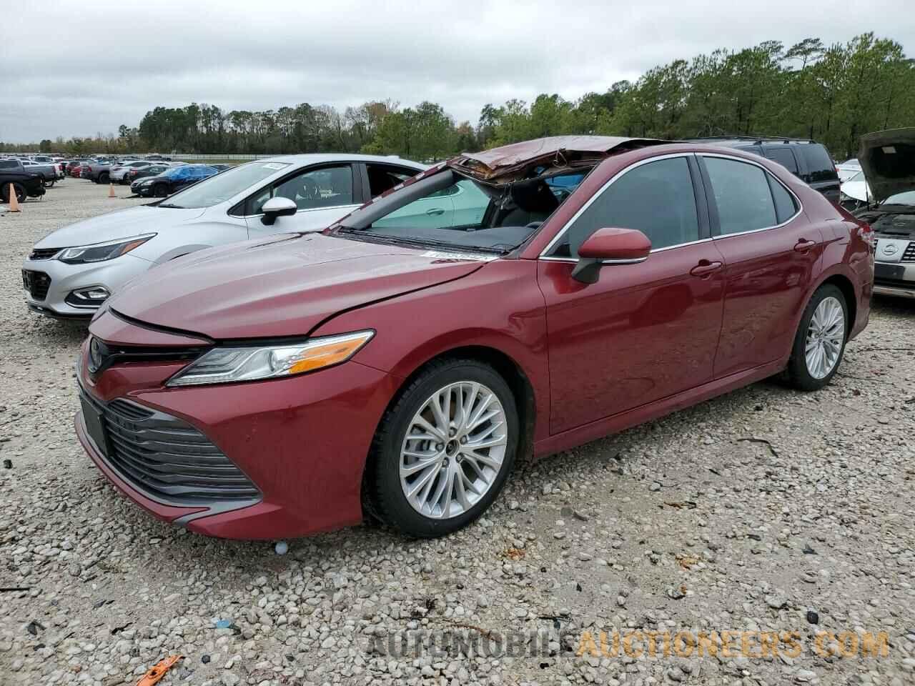 4T1B11HK2JU511569 TOYOTA CAMRY 2018