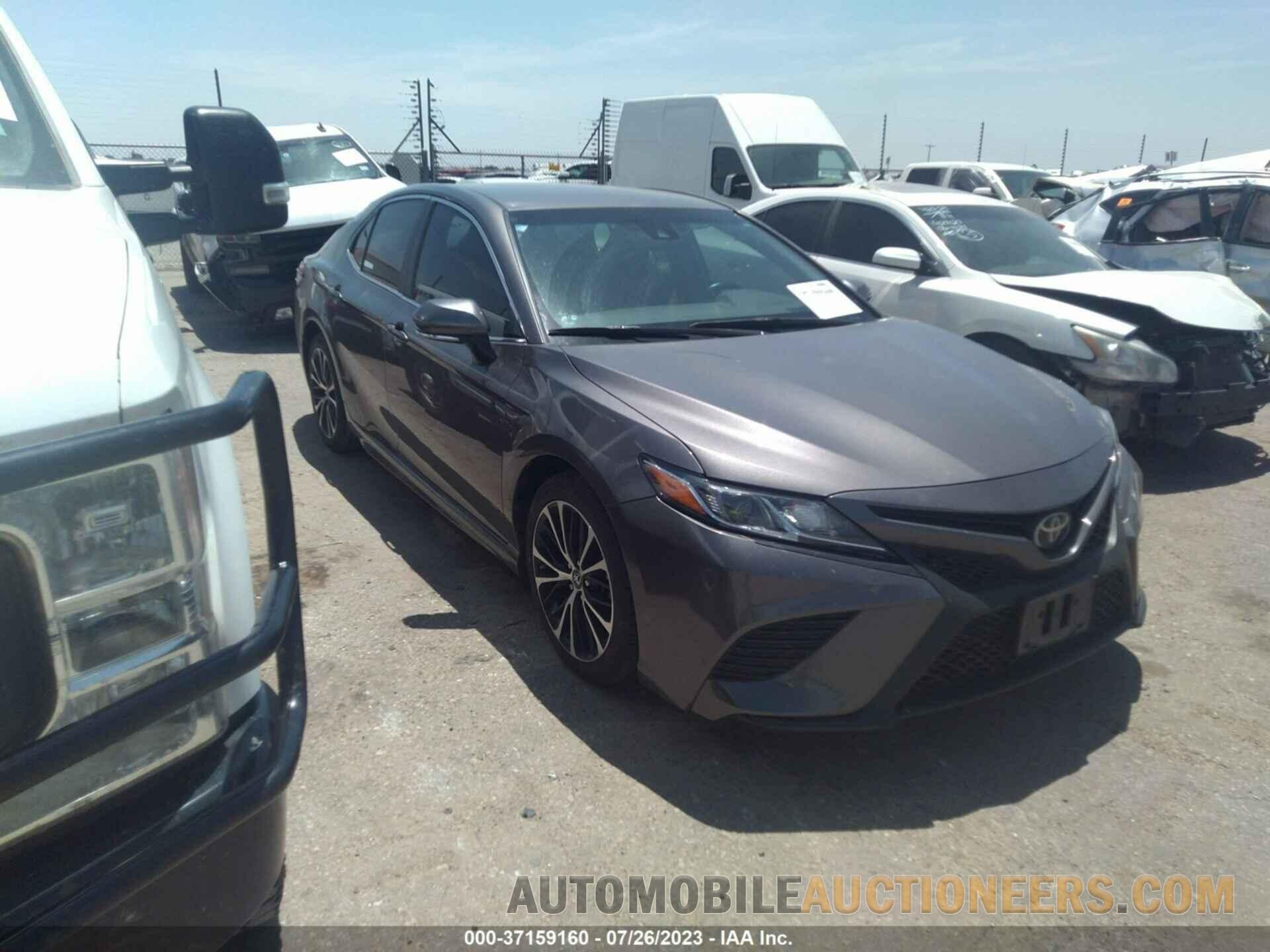 4T1B11HK2JU516075 TOYOTA CAMRY 2018