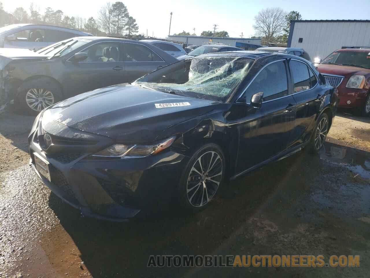 4T1B11HK2JU518862 TOYOTA CAMRY 2018