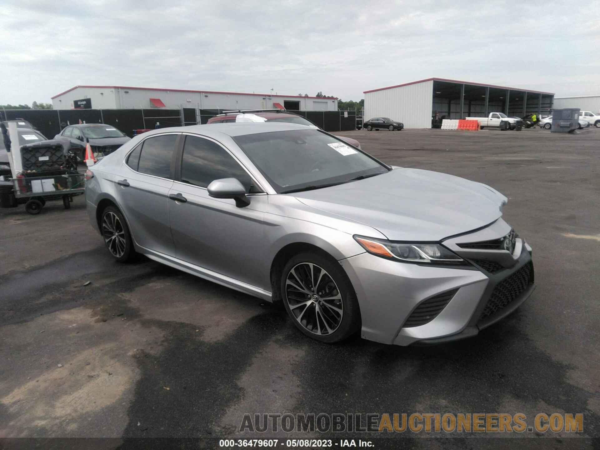 4T1B11HK2JU520756 TOYOTA CAMRY 2018