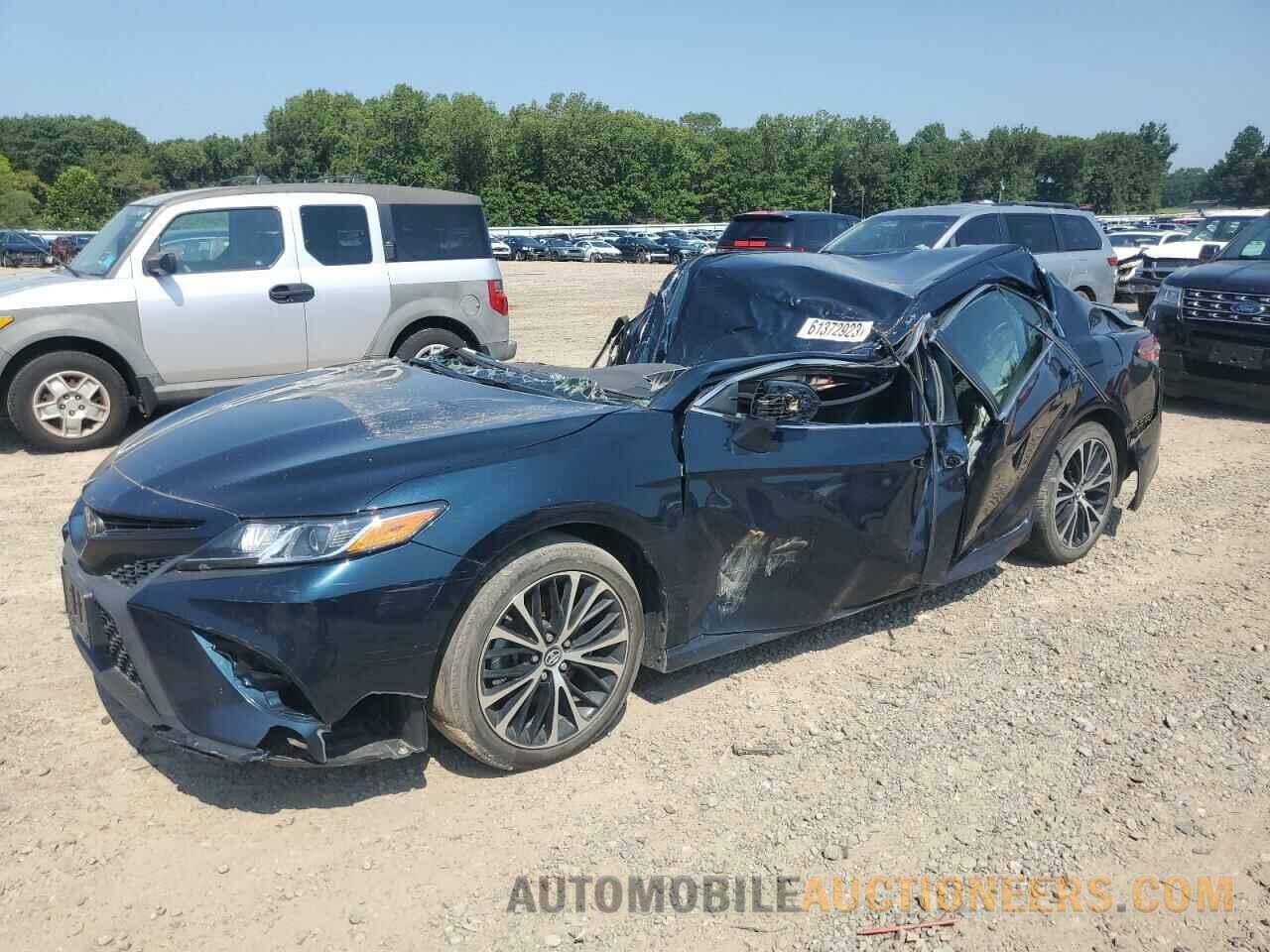 4T1B11HK2JU520840 TOYOTA CAMRY 2018