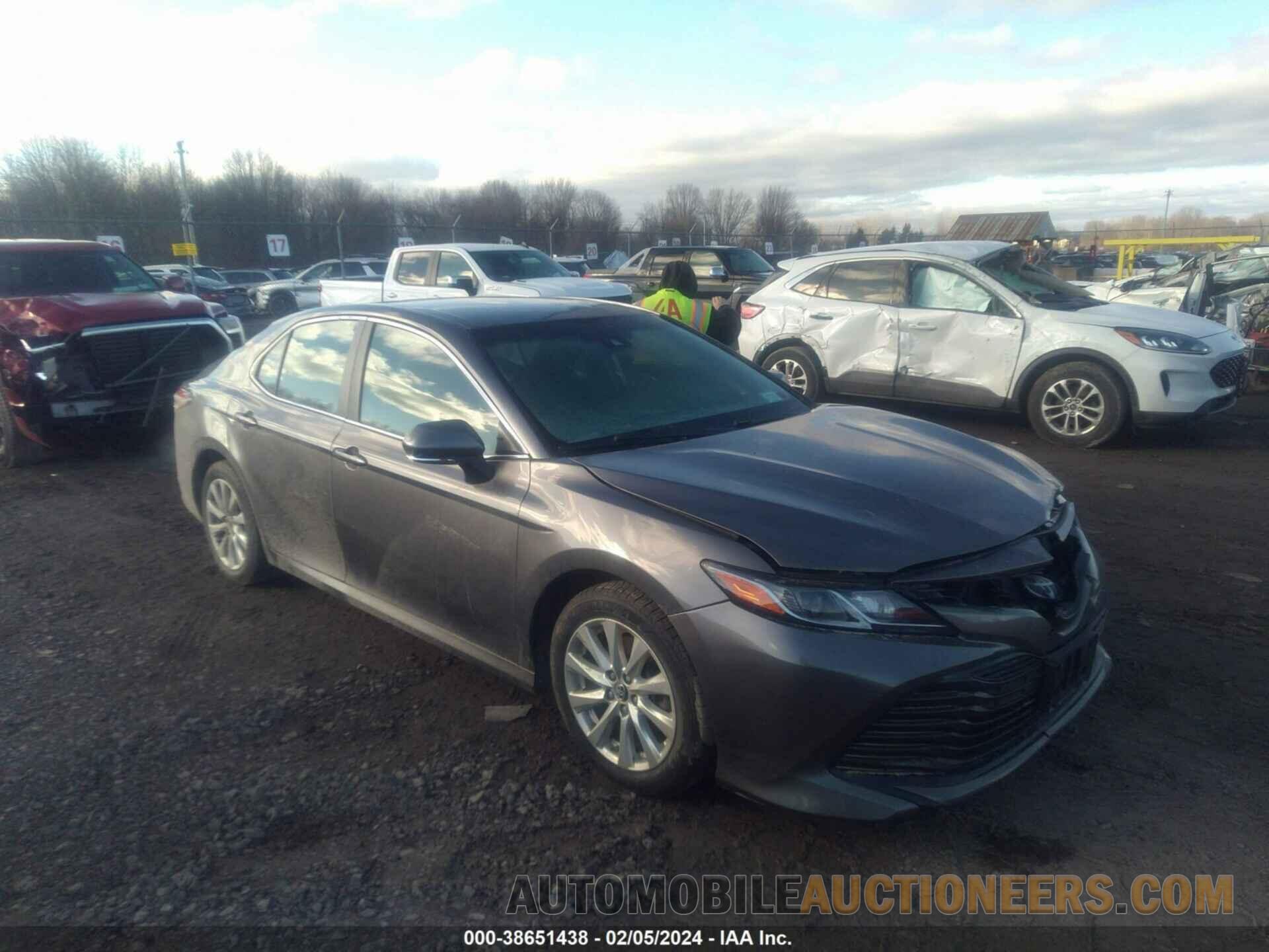 4T1B11HK2JU521812 TOYOTA CAMRY 2018