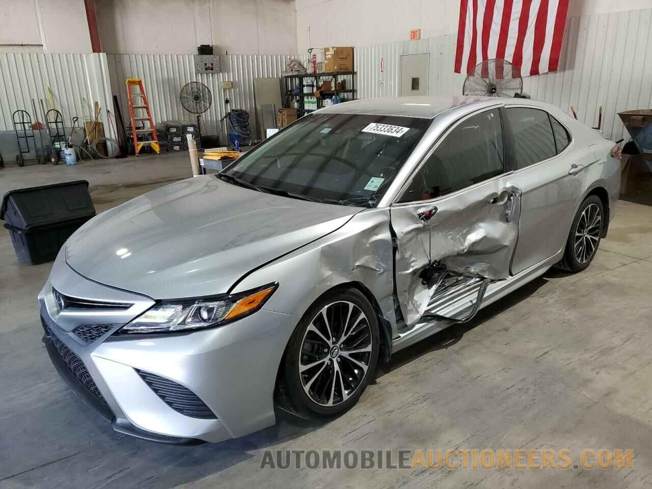 4T1B11HK2JU524600 TOYOTA CAMRY 2018