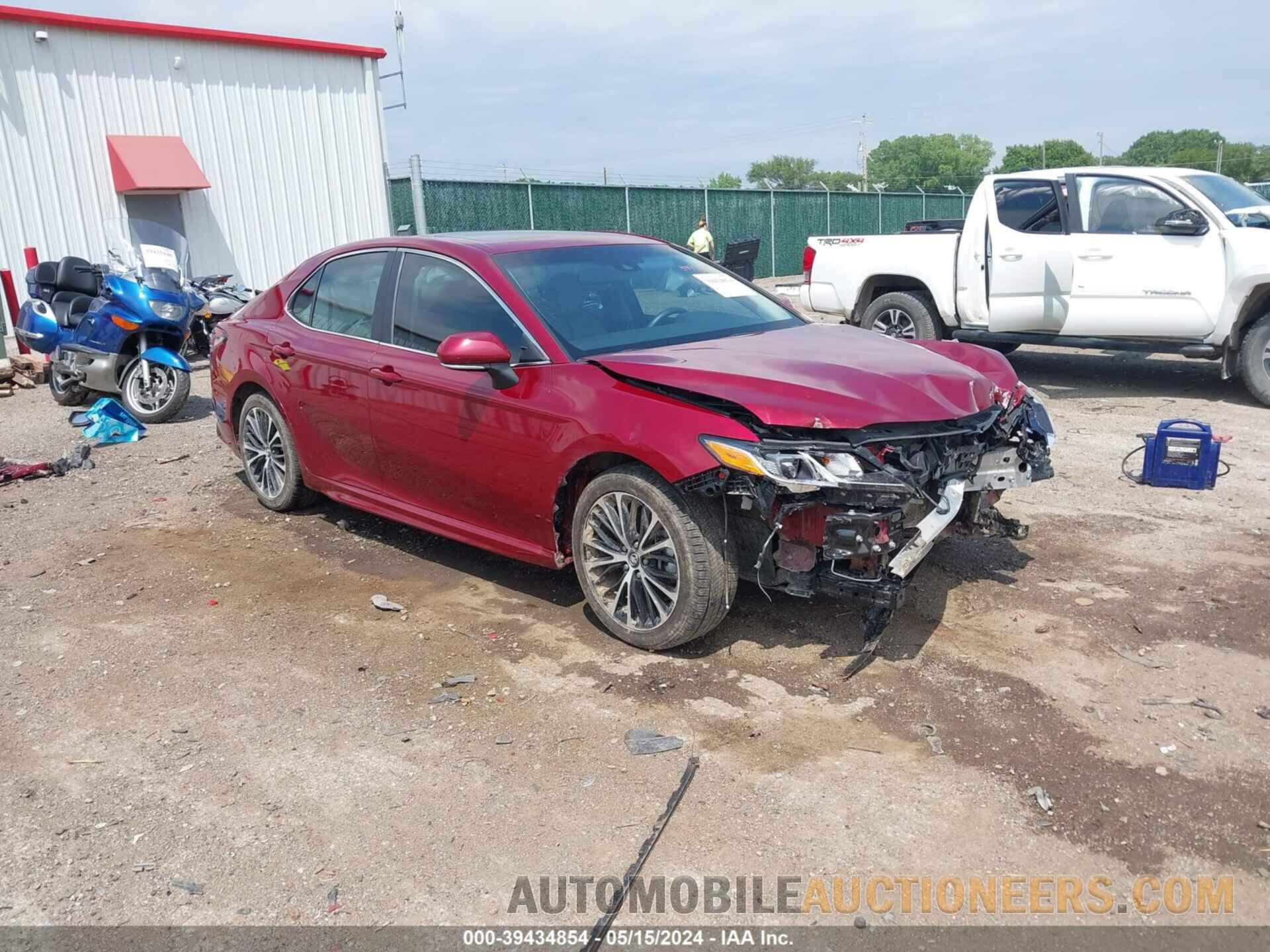 4T1B11HK2JU524807 TOYOTA CAMRY 2018