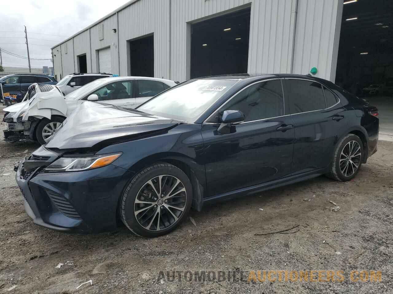 4T1B11HK2JU527299 TOYOTA CAMRY 2018