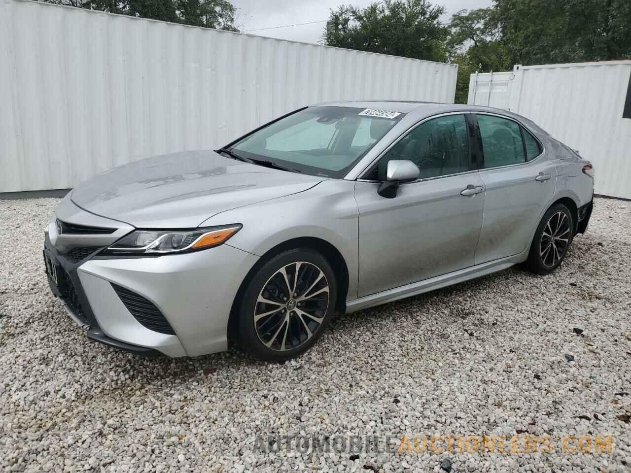 4T1B11HK2JU530087 TOYOTA CAMRY 2018