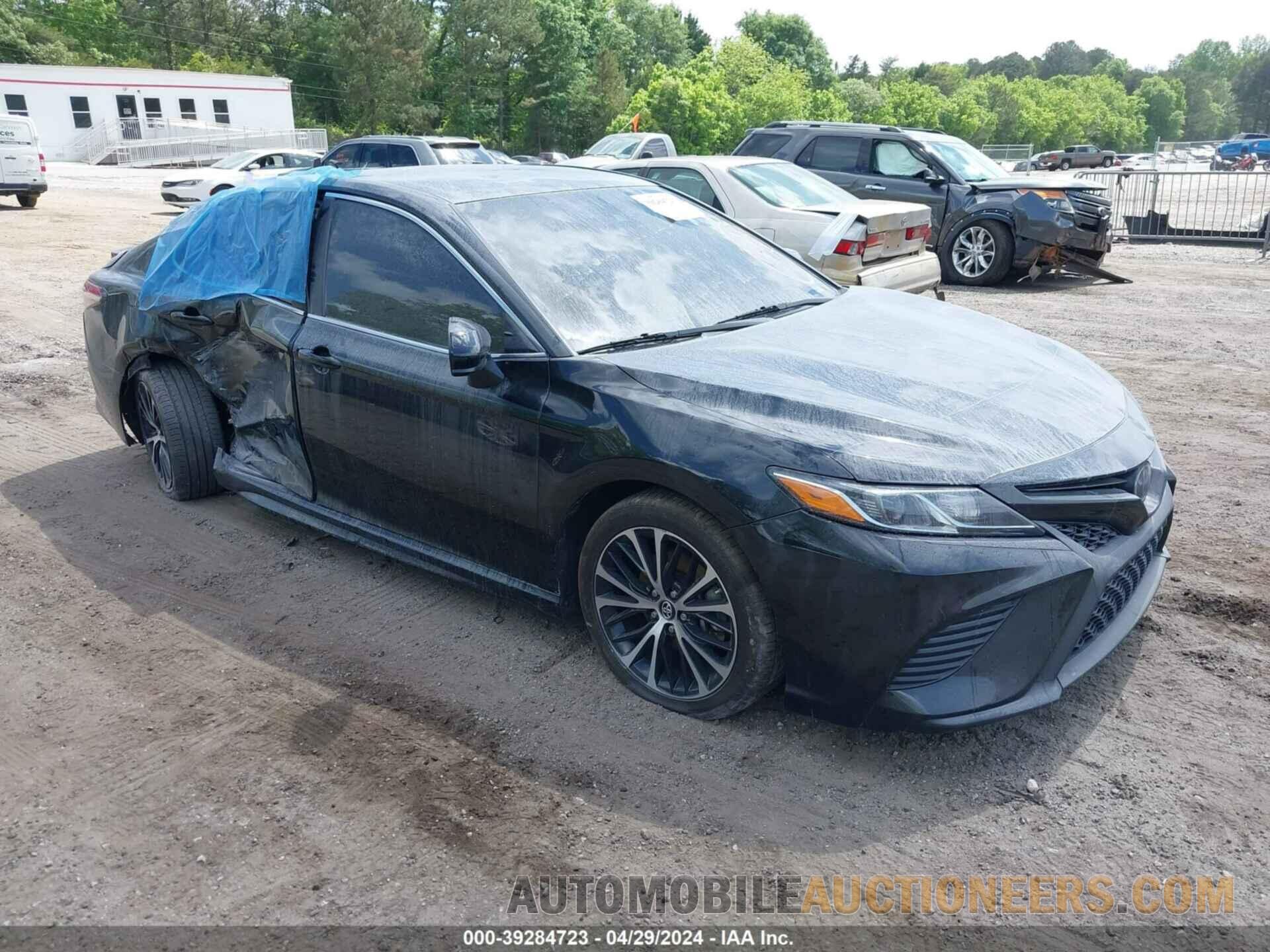 4T1B11HK2JU532115 TOYOTA CAMRY 2018