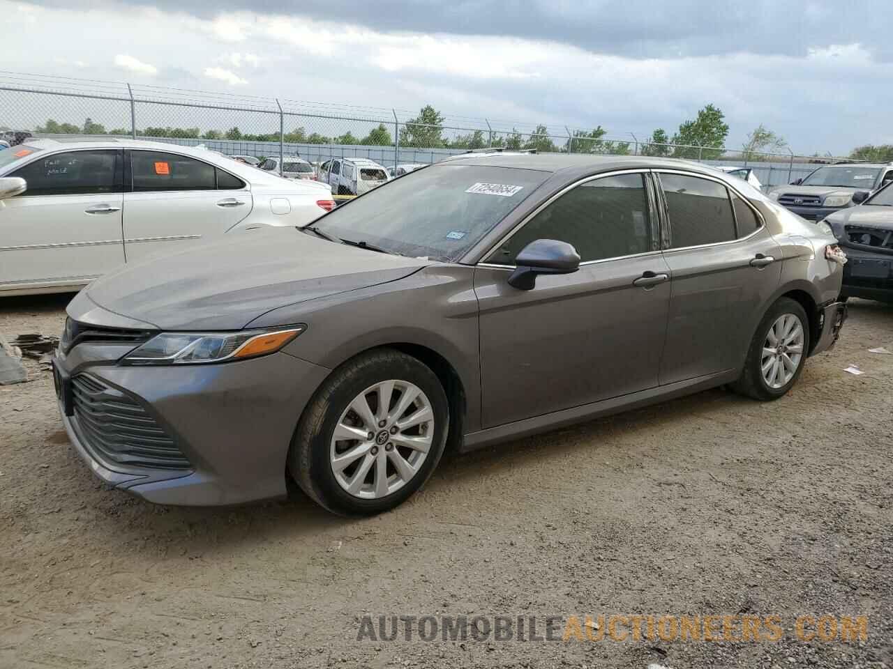 4T1B11HK2JU532888 TOYOTA CAMRY 2018