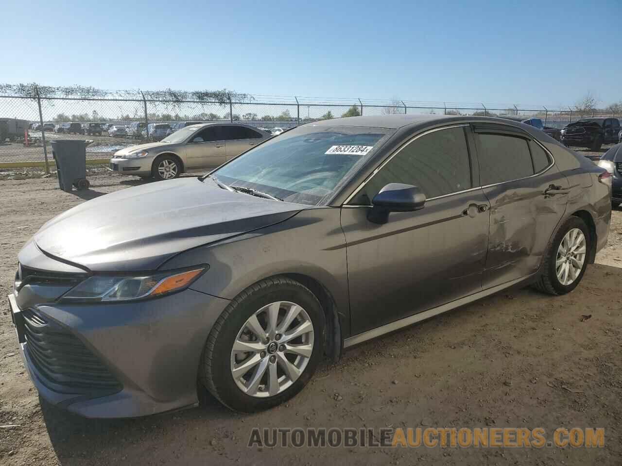 4T1B11HK2JU533040 TOYOTA CAMRY 2018