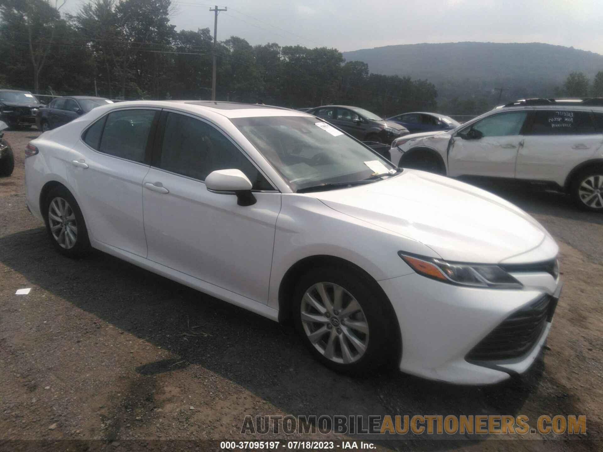 4T1B11HK2JU533765 TOYOTA CAMRY 2018