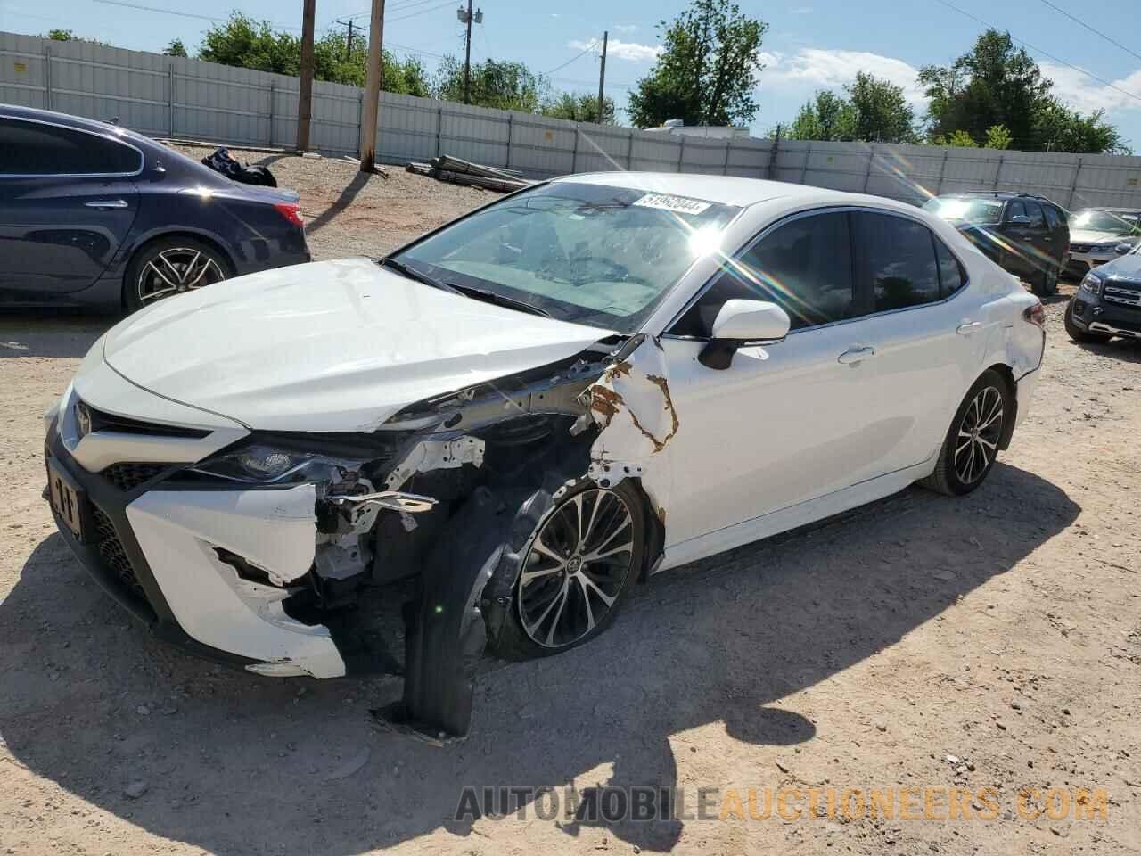 4T1B11HK2JU537895 TOYOTA CAMRY 2018