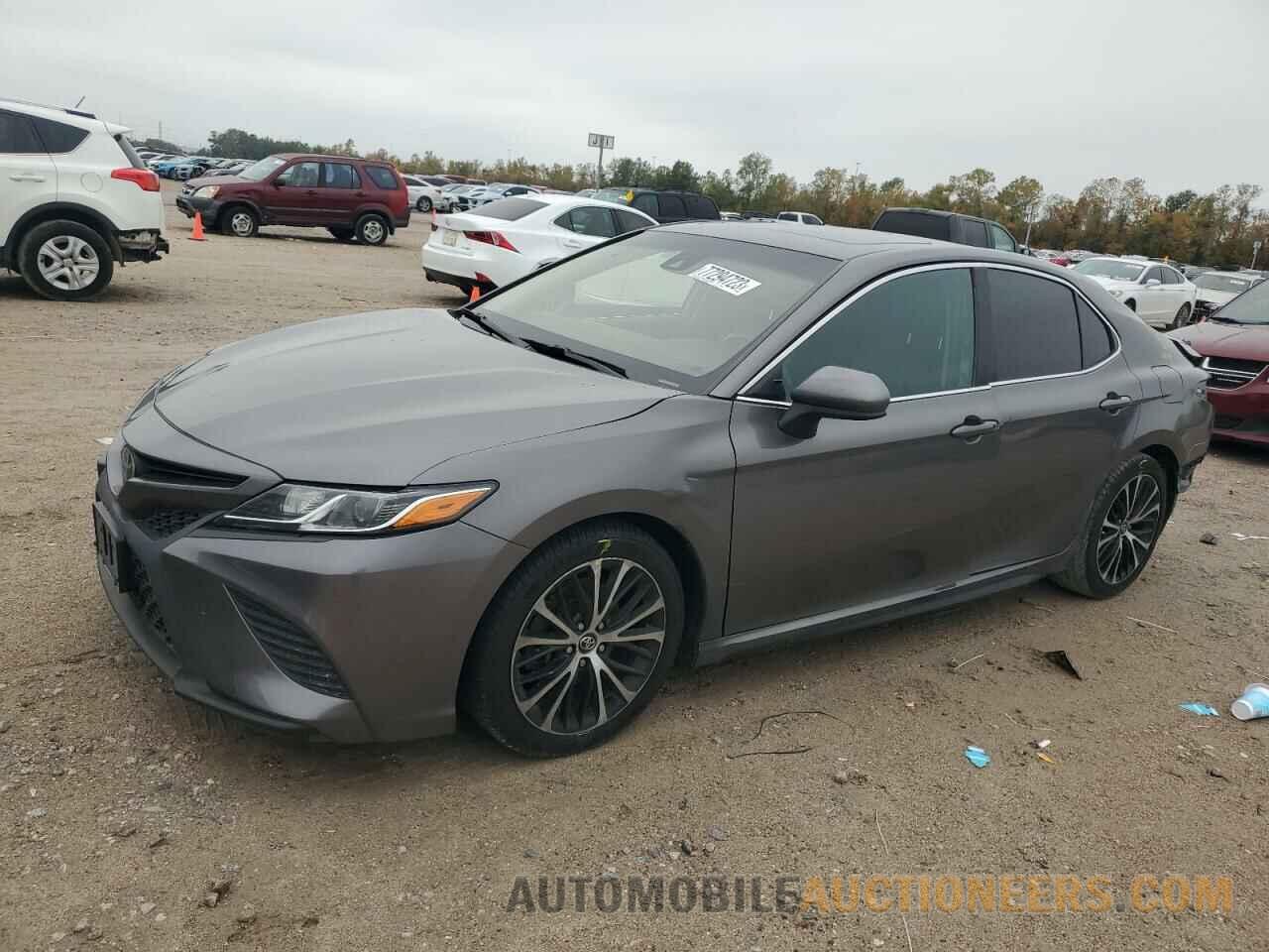 4T1B11HK2JU538111 TOYOTA CAMRY 2018